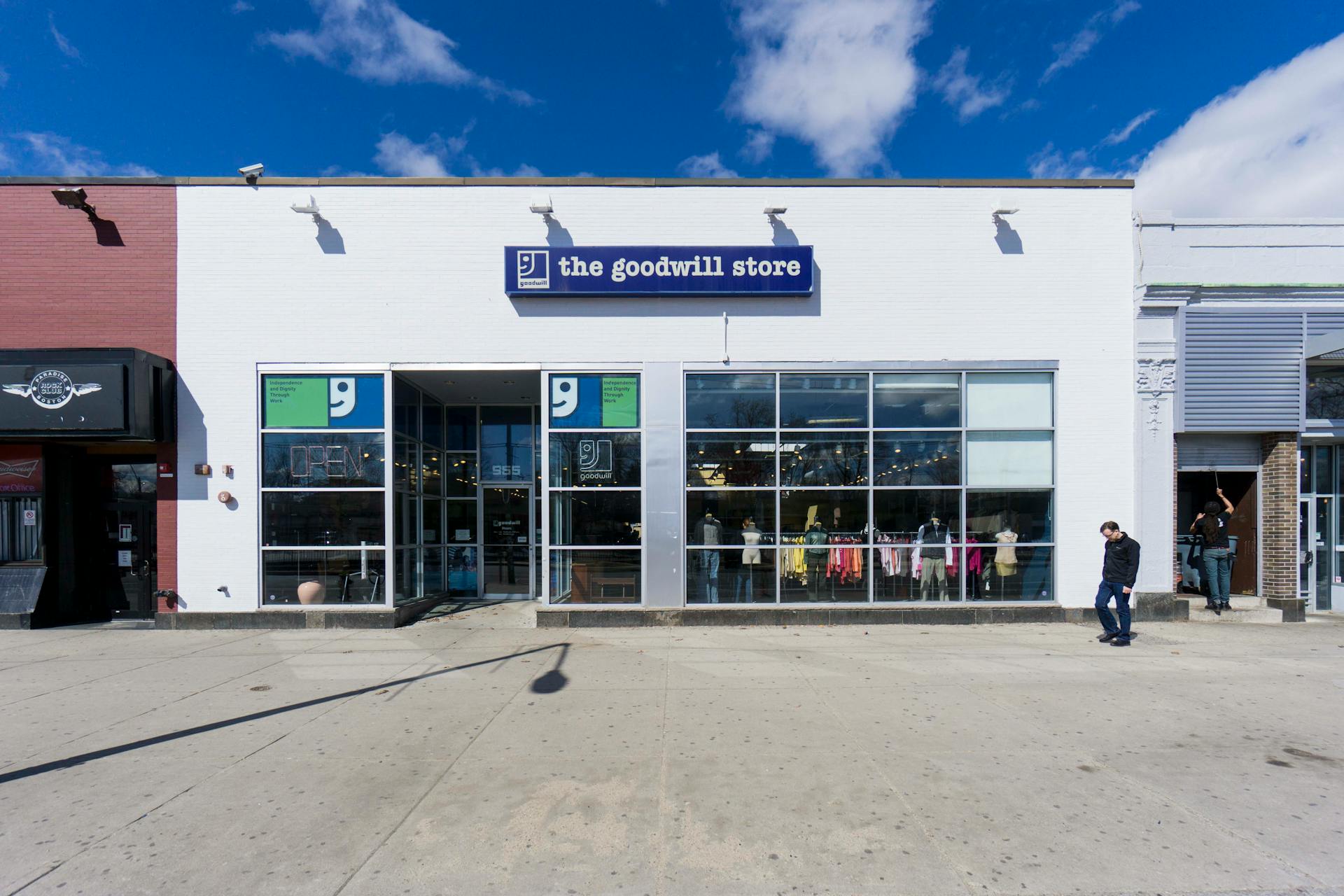 Una tienda Goodwill | Fuente: Pexels