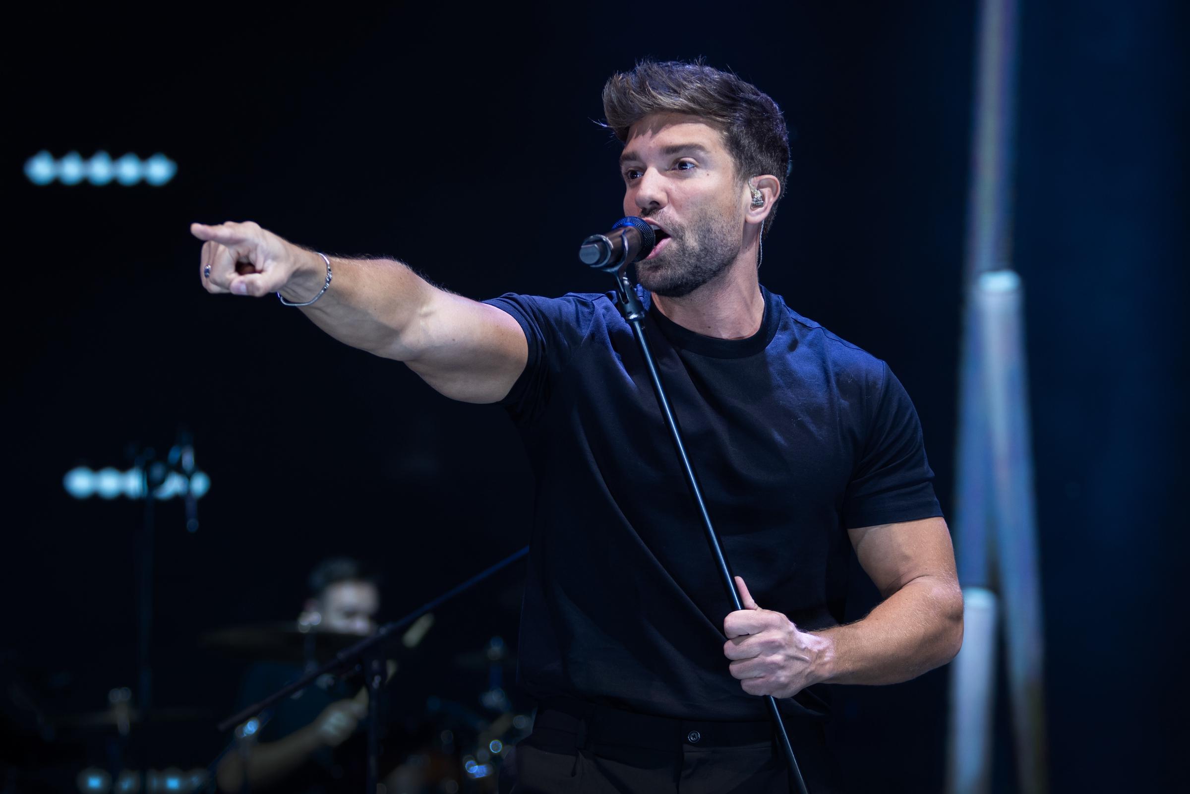 Pablo Alborán actúa en el escenario del WiZink Center el 22 de noviembre de 2023 en Madrid, España. | Fuente: Getty Images