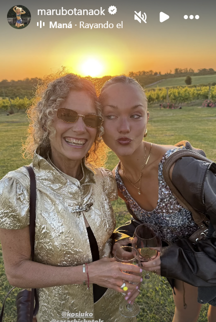 Maru Botana y su hija Sofía Solá compartiendo juntas durante un evento al aire libre en Carmelo, Uruguay | Fuente: Instagram Stories/marubotanaok