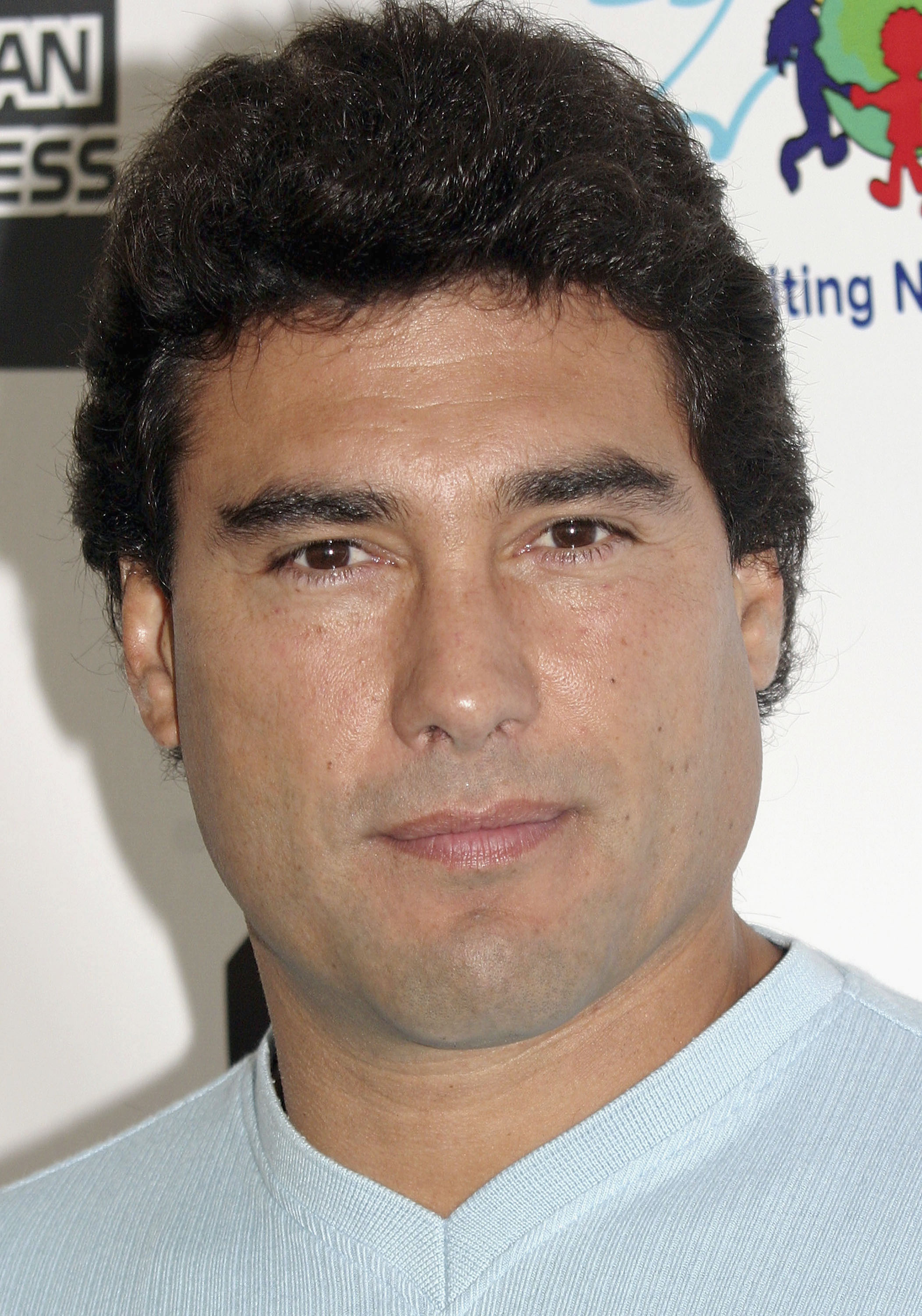 Eduardo Yáñez asiste al Día del Niño de las Naciones Unidas el 9 de noviembre de 2003 en Woodland Hills, California.
