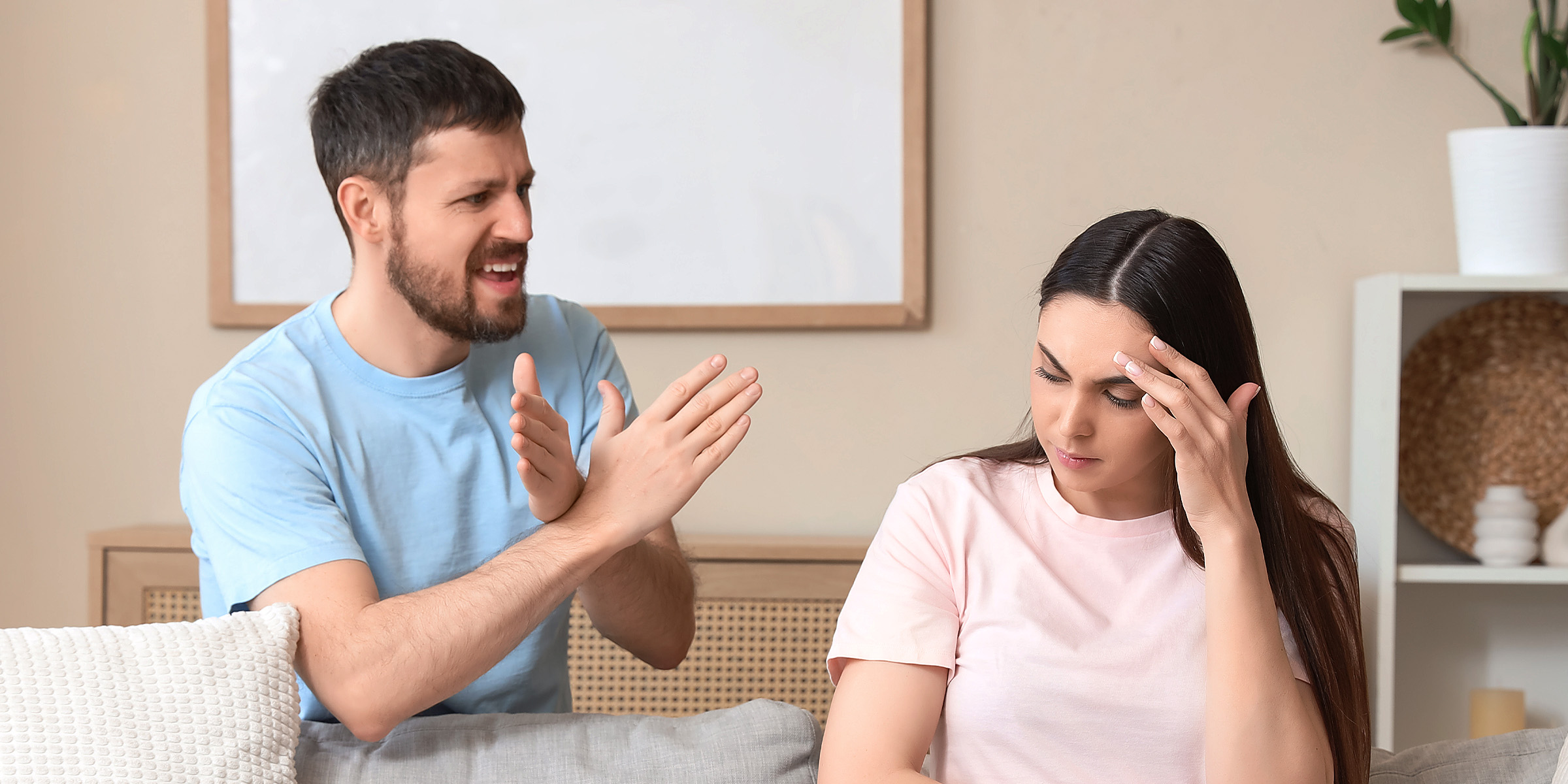 Una pareja discutiendo | Fuente: Shutterstock
