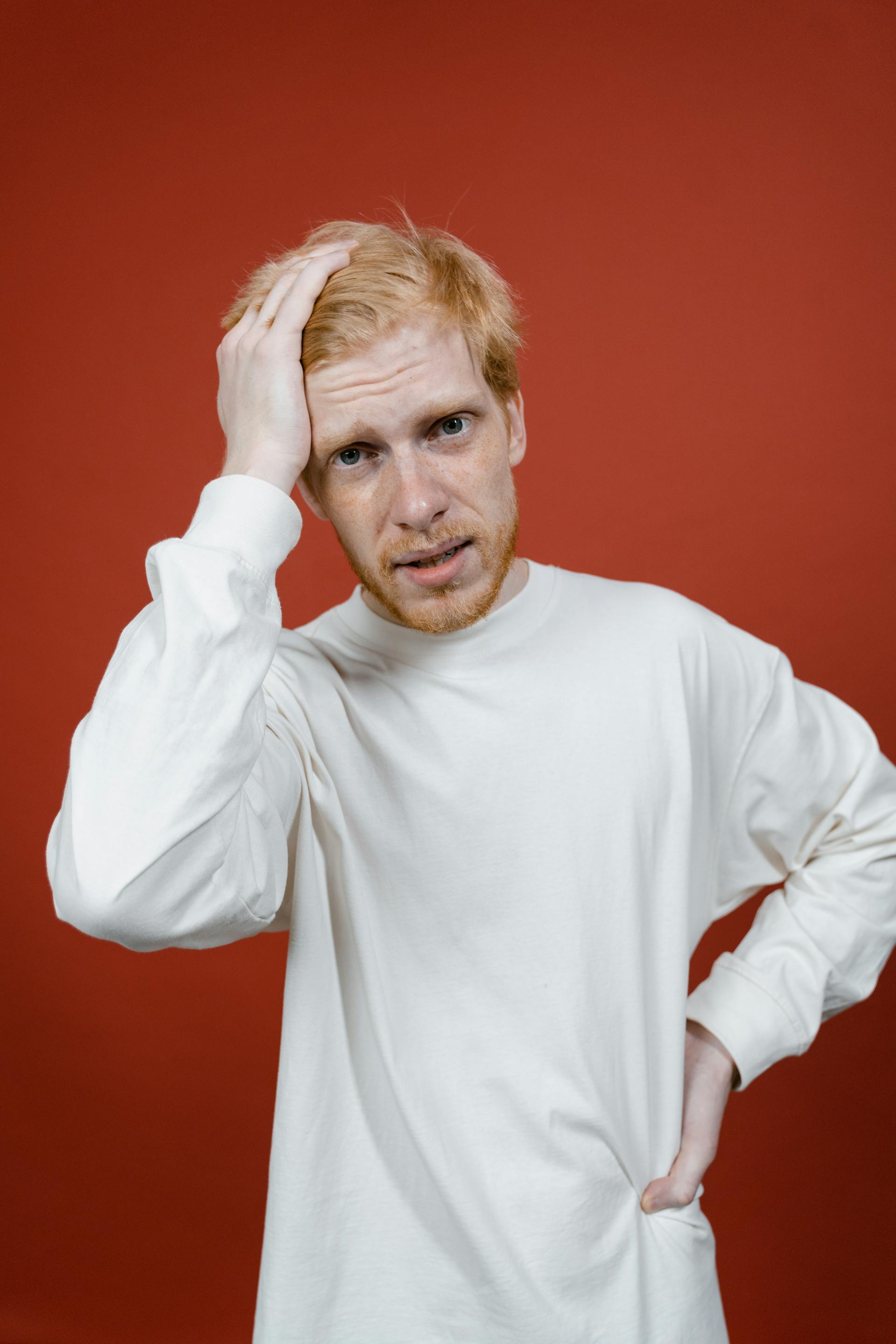 Un hombre angustiado | Fuente: Pexels