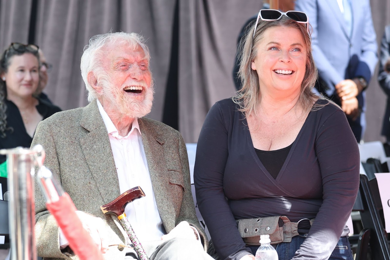 Dick Van Dyke y Arlene Silver en la Ceremonia de la Mano y la Huella de Carol Burnett en el Cemento el 20 de junio de 2024, en Hollywood, California. | Fuente: Getty Images
