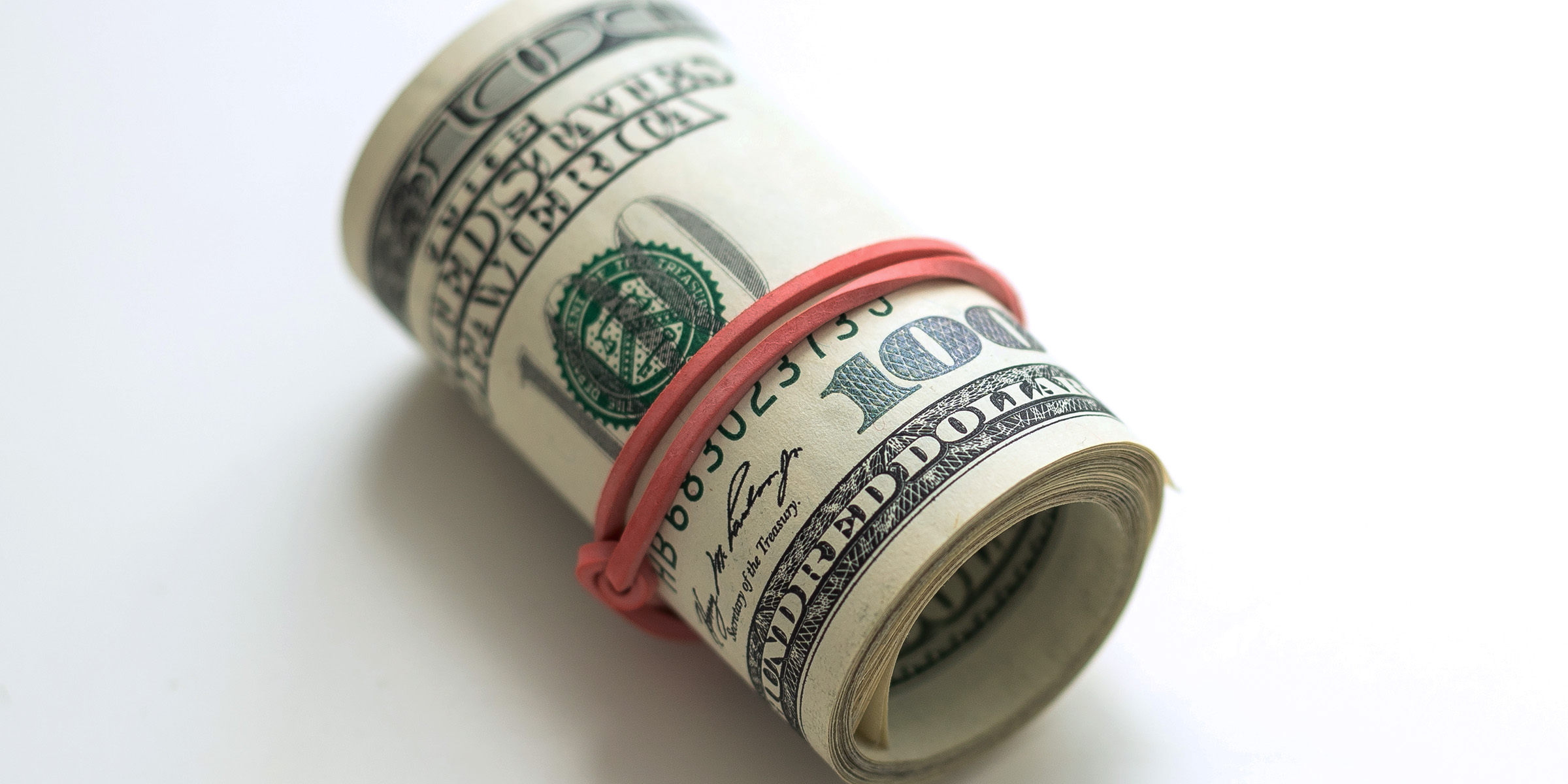 Un rollo de dinero | Fuente: Shutterstock