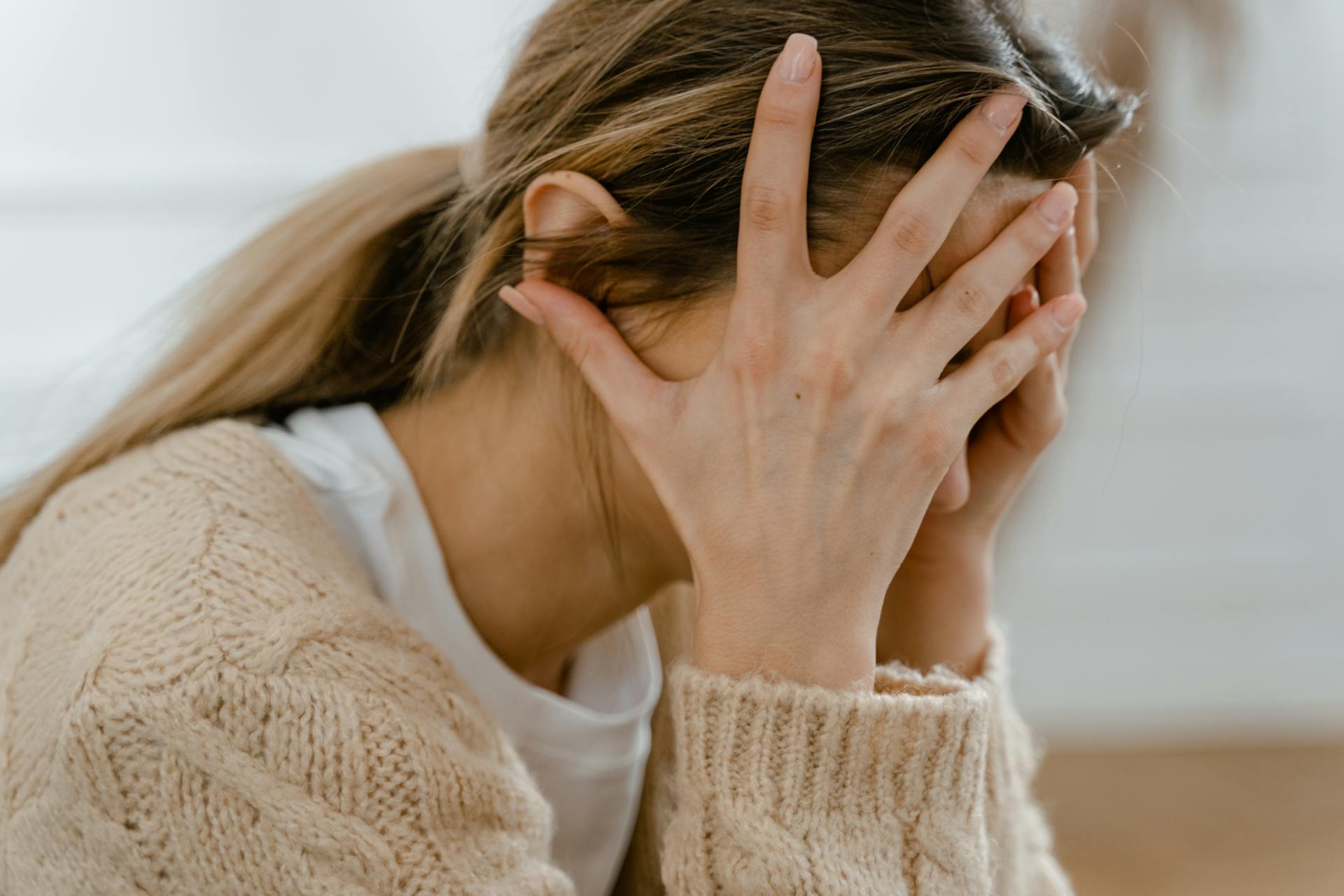 Una mujer ansiosa | Fuente: Pexels