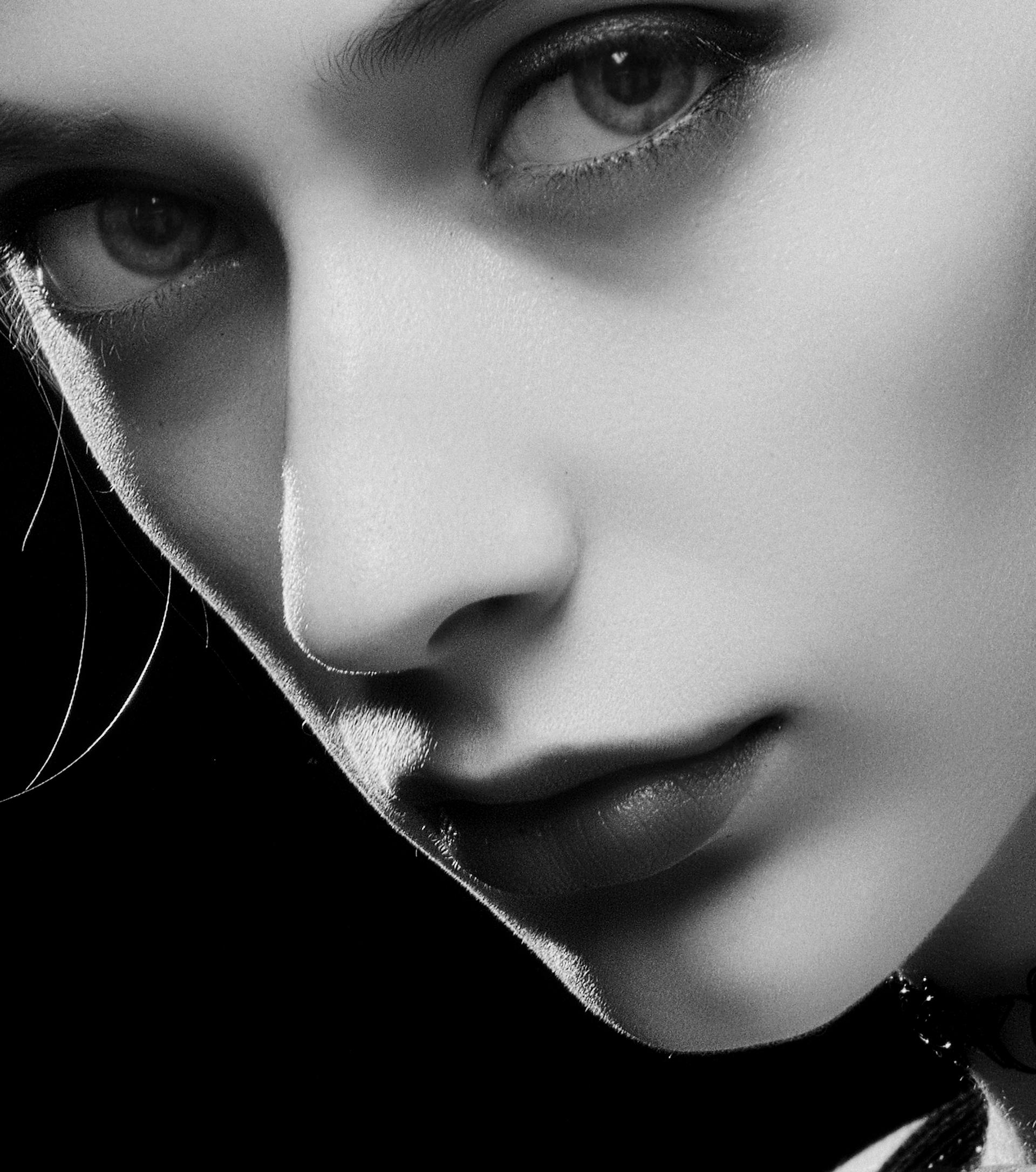 Una mujer seria | Fuente: Pexels