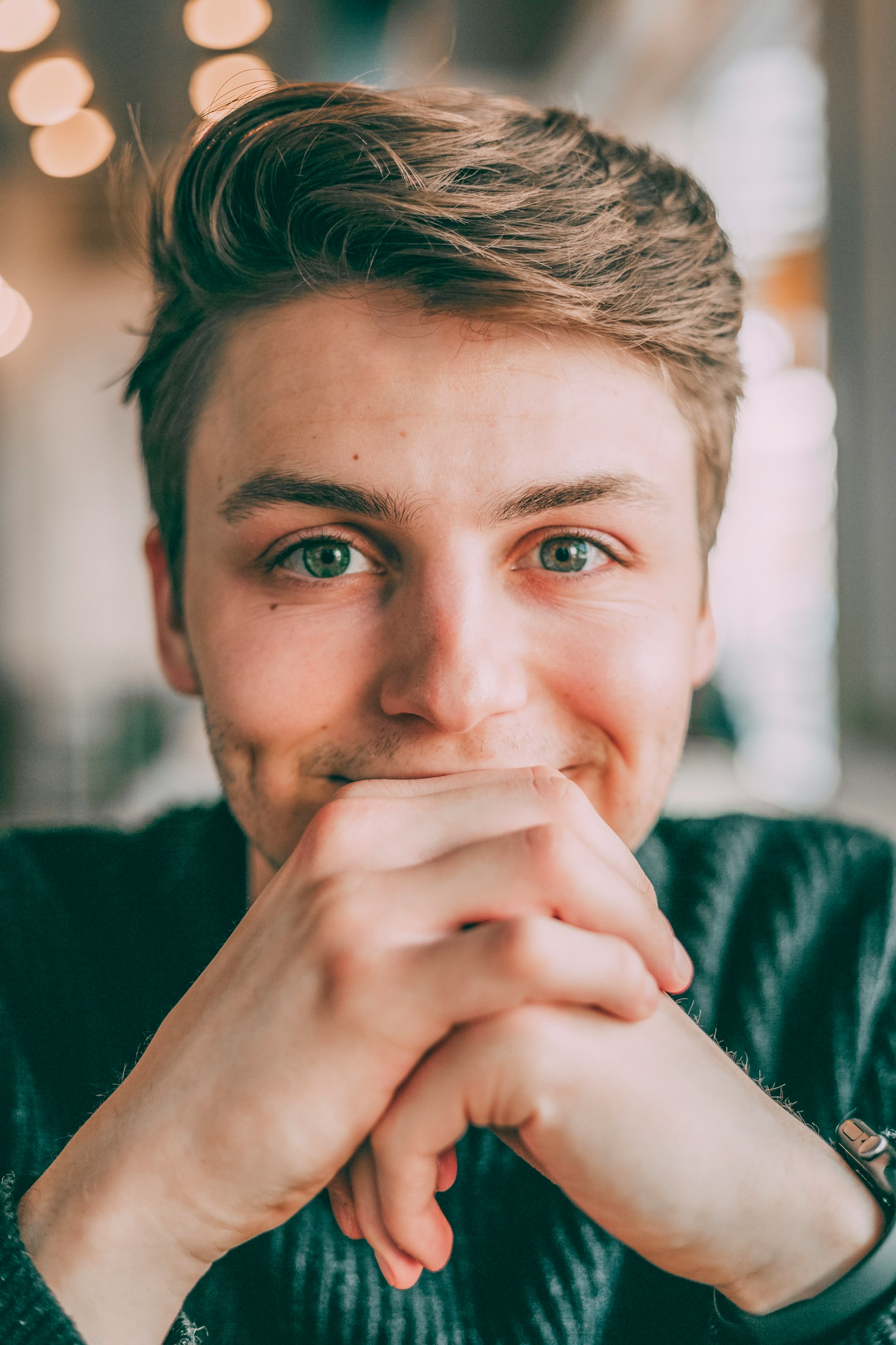 Un hombre sonriente | Fuente: Unsplash
