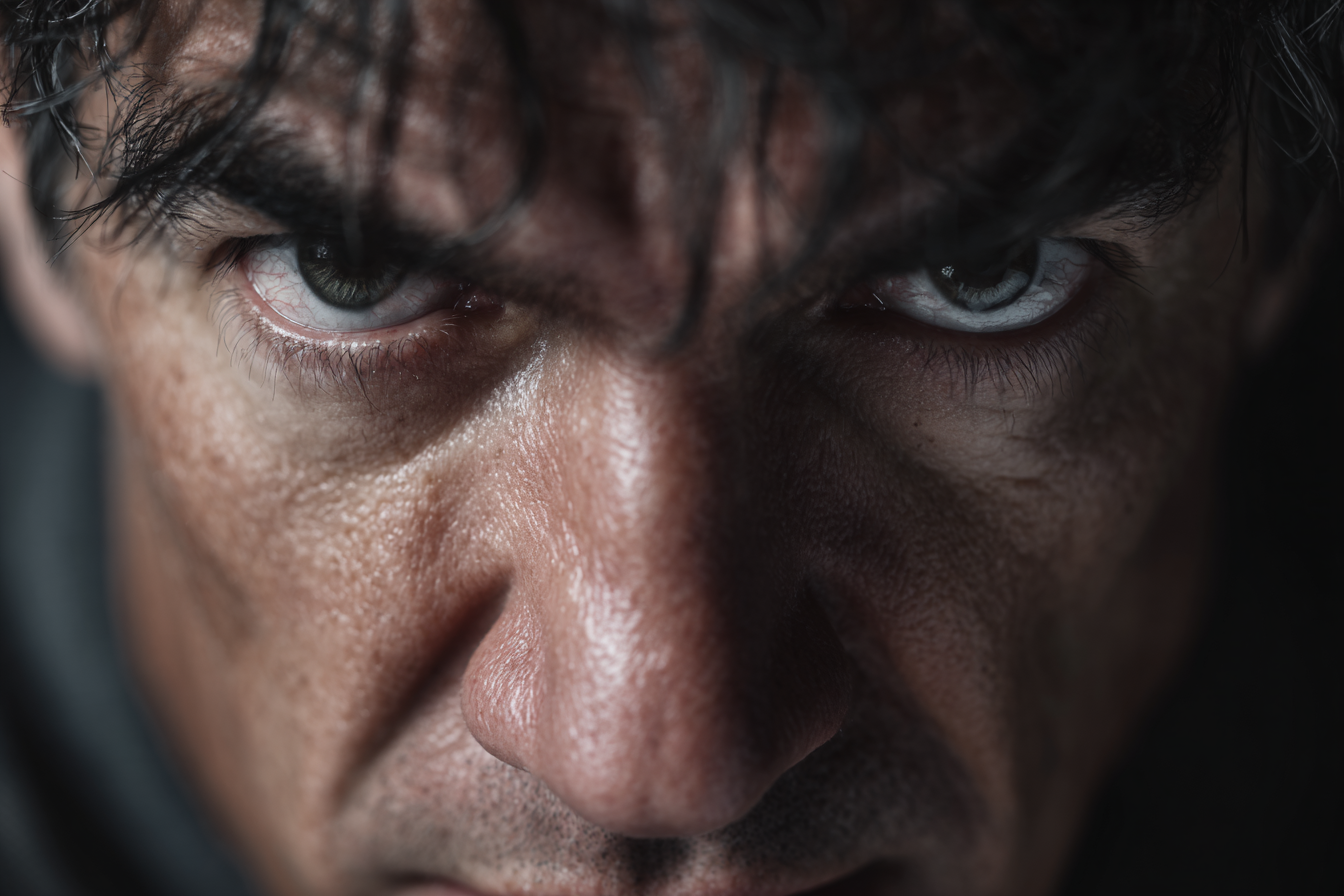 Un hombre enfadado | Fuente: Midjourney