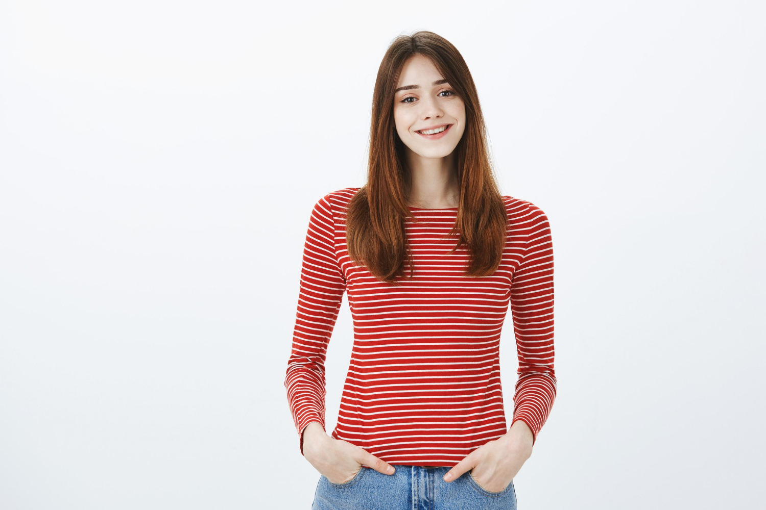 Una mujer sonriendo | Fuente: Freepik
