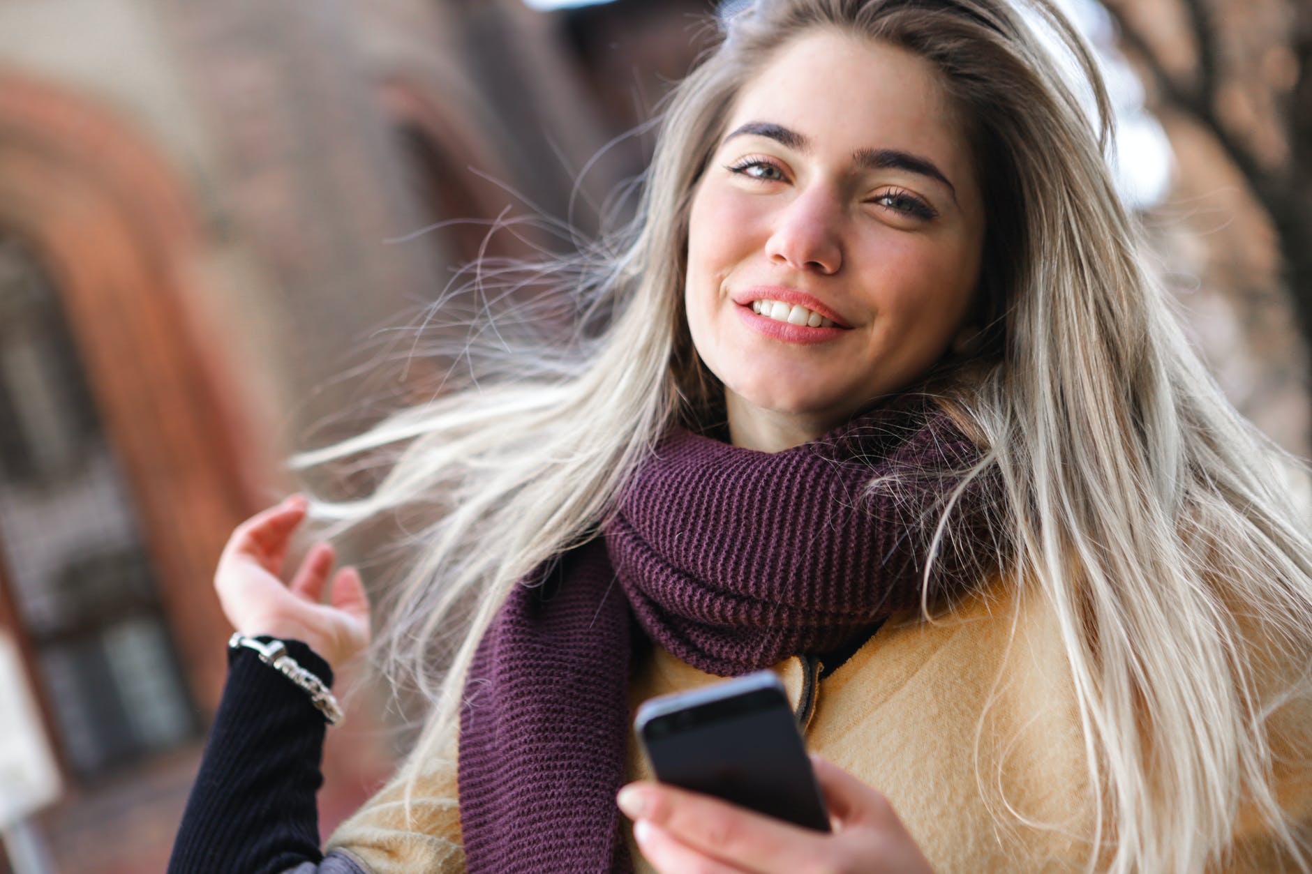 Una chica feliz. | Fuente: Pexels