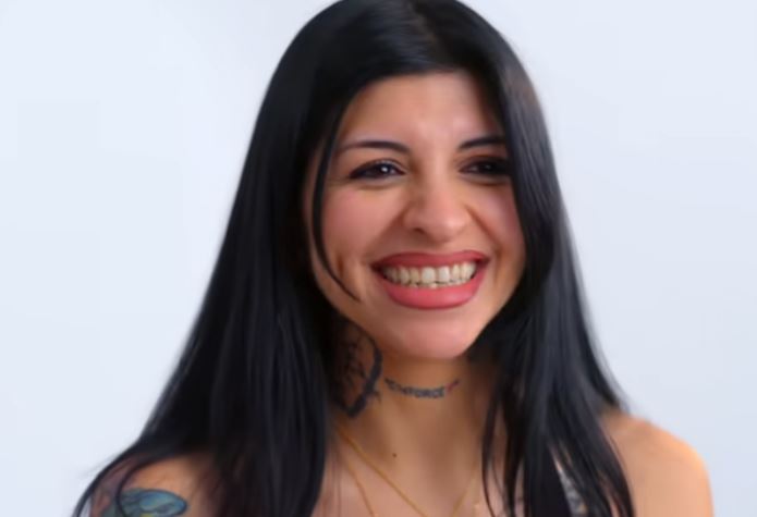Cazzu se rie mientras cuenta la historia del tatuaje que más le dolió | Fuente: Youtube/GQMexicoyLatinoamerica