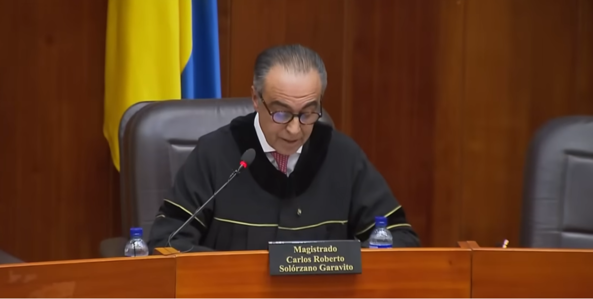 El Magistrado Carlos Roberto Solórzano Garavito | Fuente: YouTube/Noticias Caracol