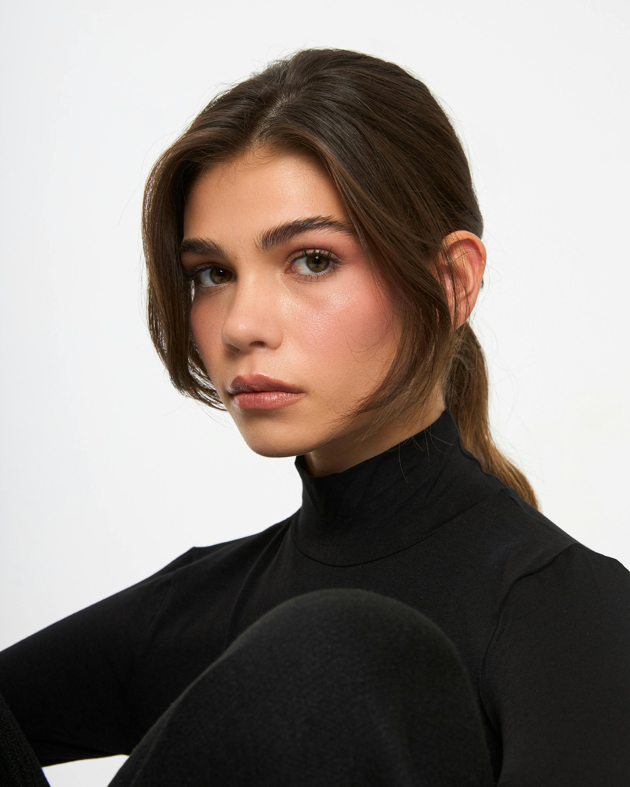 Una mujer seria | Fuente: Pexels