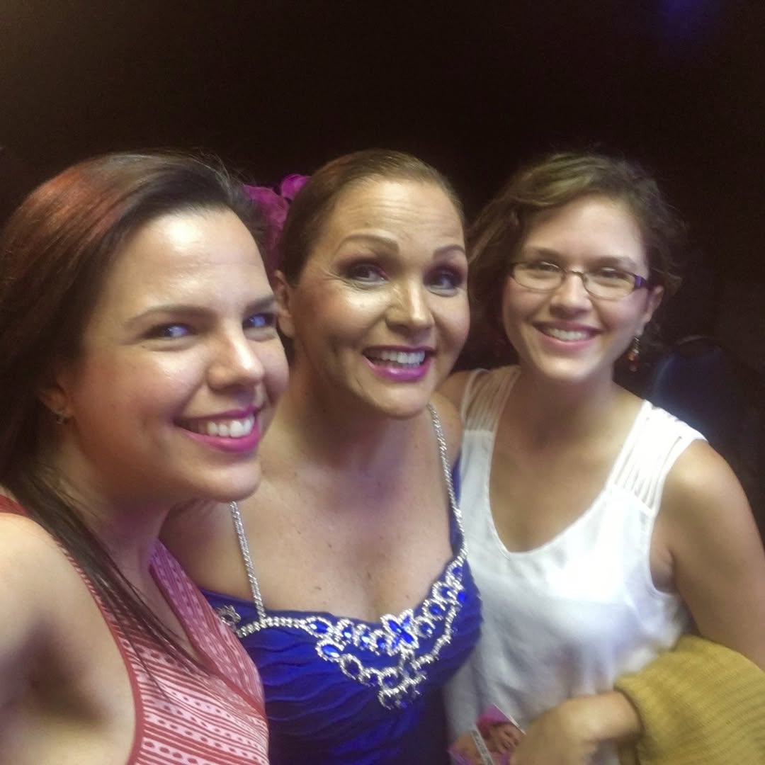 Elluz Peraza junto a sus hijas adultas | Fuente: Instagram/elluzperaza