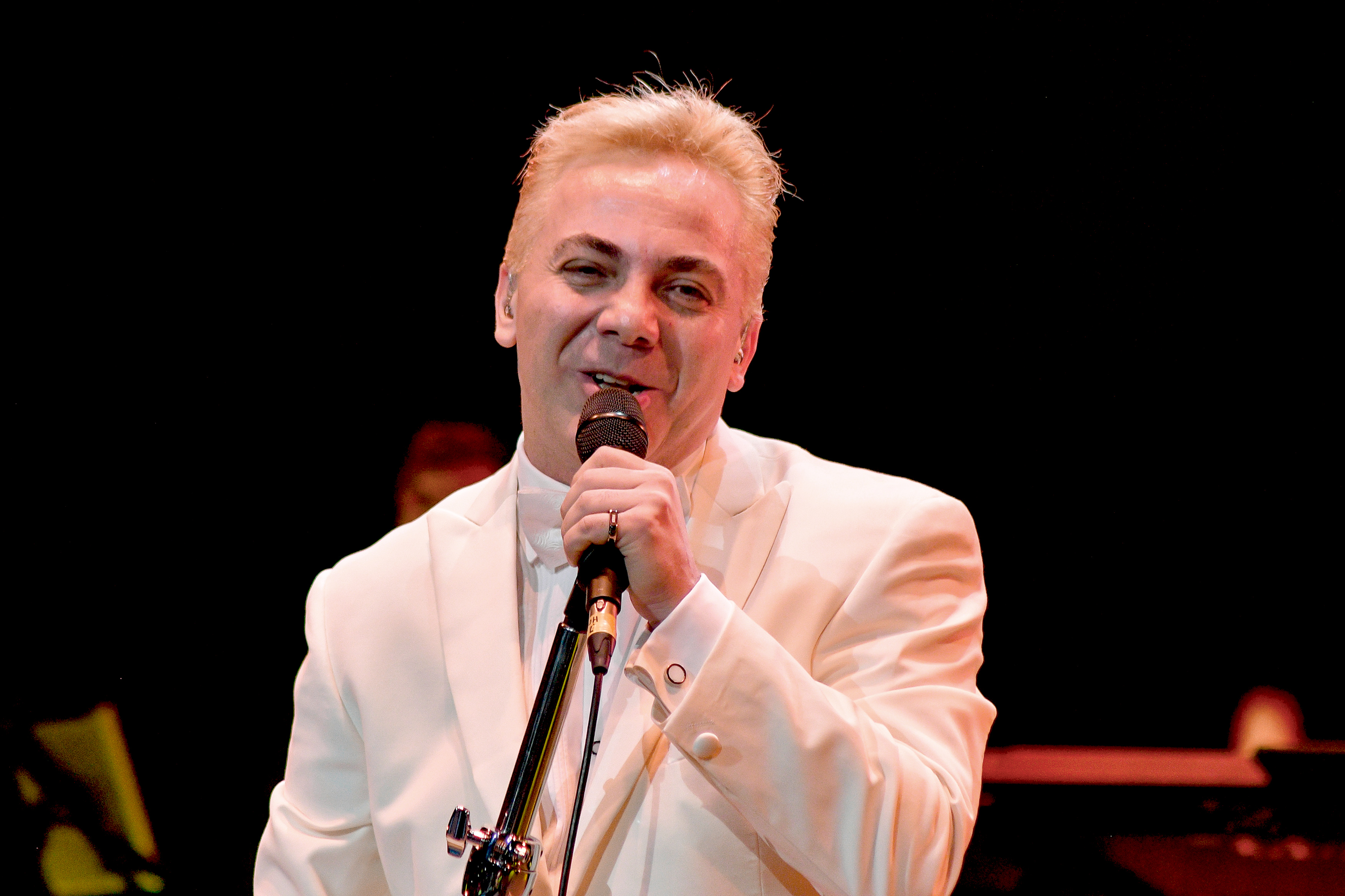 Cristian Castro actuando durante como parte del “Tennis Showdown” en la Arena Ciudad de México el 9 de noviembre de 2022 en la Ciudad de México, México. | Fuente: Getty Images