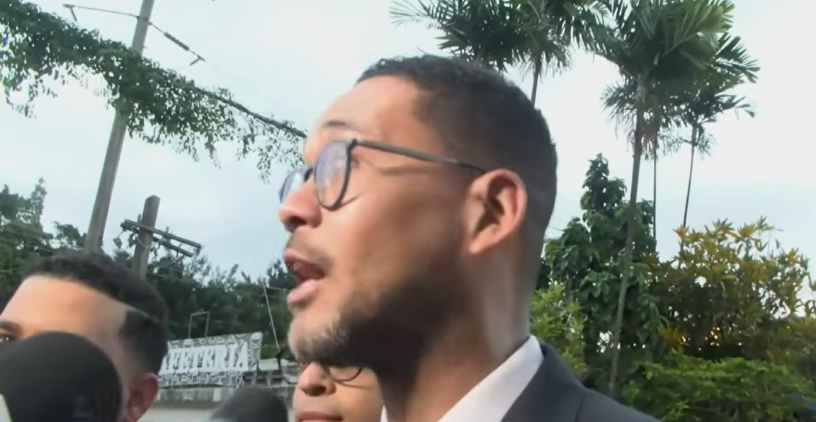 Randy Joel Banks, abogado de Yailin La Más Viral, declarando ante los medios | Fuente: YouTube/Color Visión Canal 9