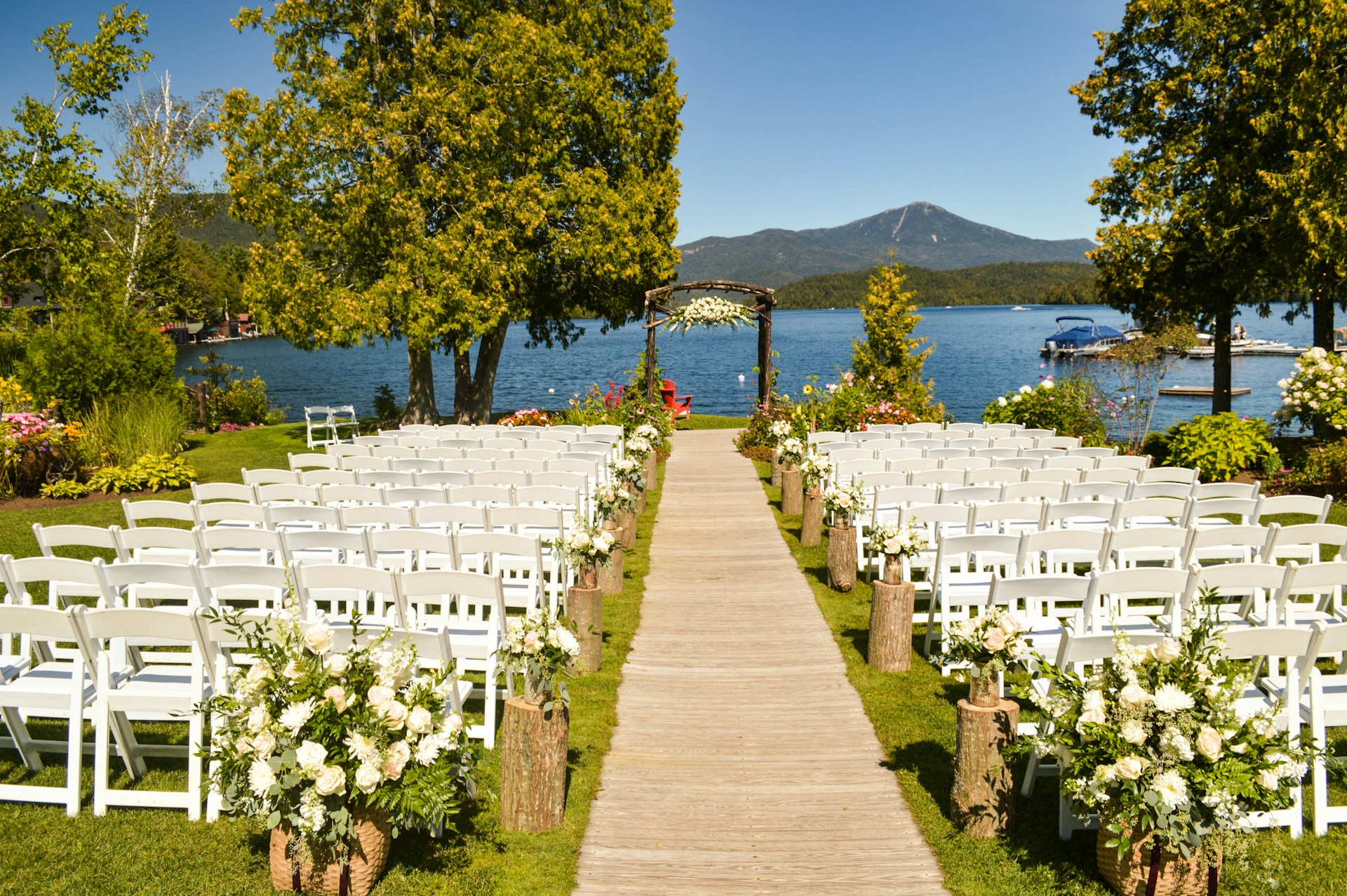 Una boda al aire libre | Fuente: Unsplash