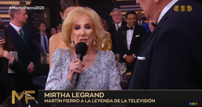 Mirtha Legramd recibió un Martín Fierro. | Fuente: YouTube/Telefe.