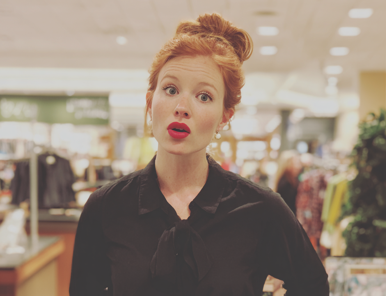 Una vendedora sorprendida | Fuente: Midjourney