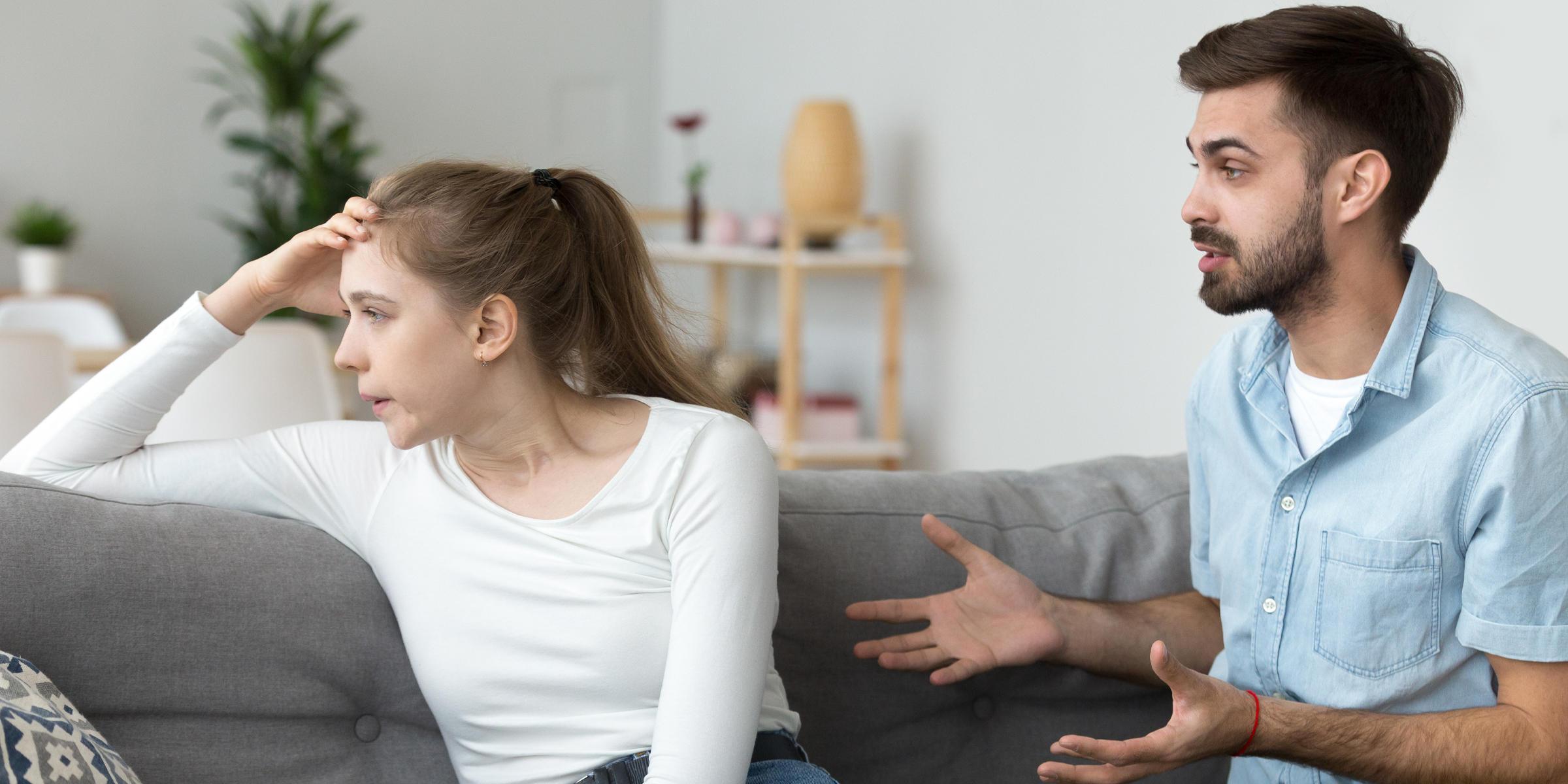 Una pareja discutiendo | Fuente: Shutterstock