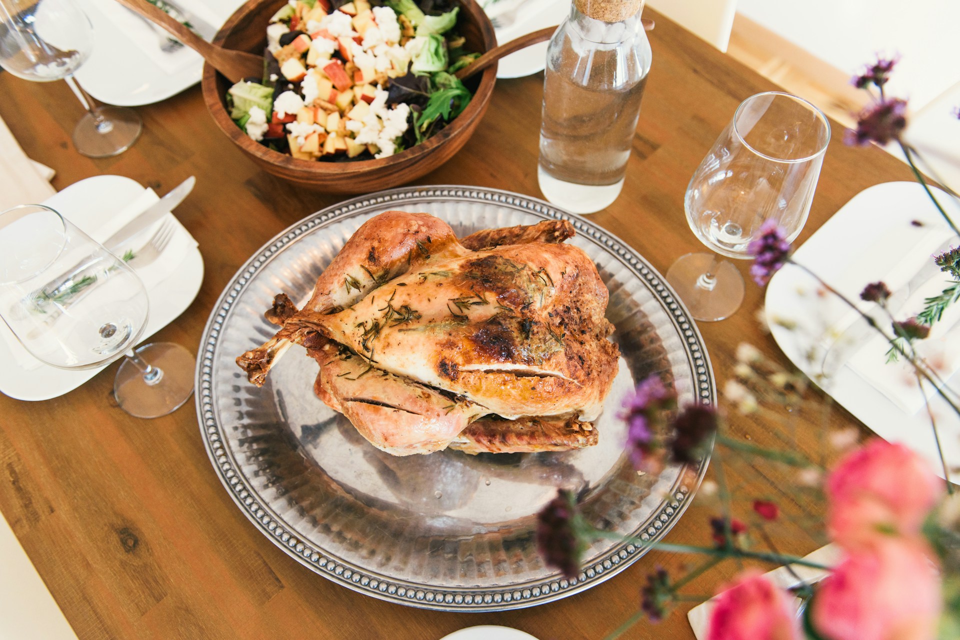 La cena puesta en la mesa | Fuente: Unsplash