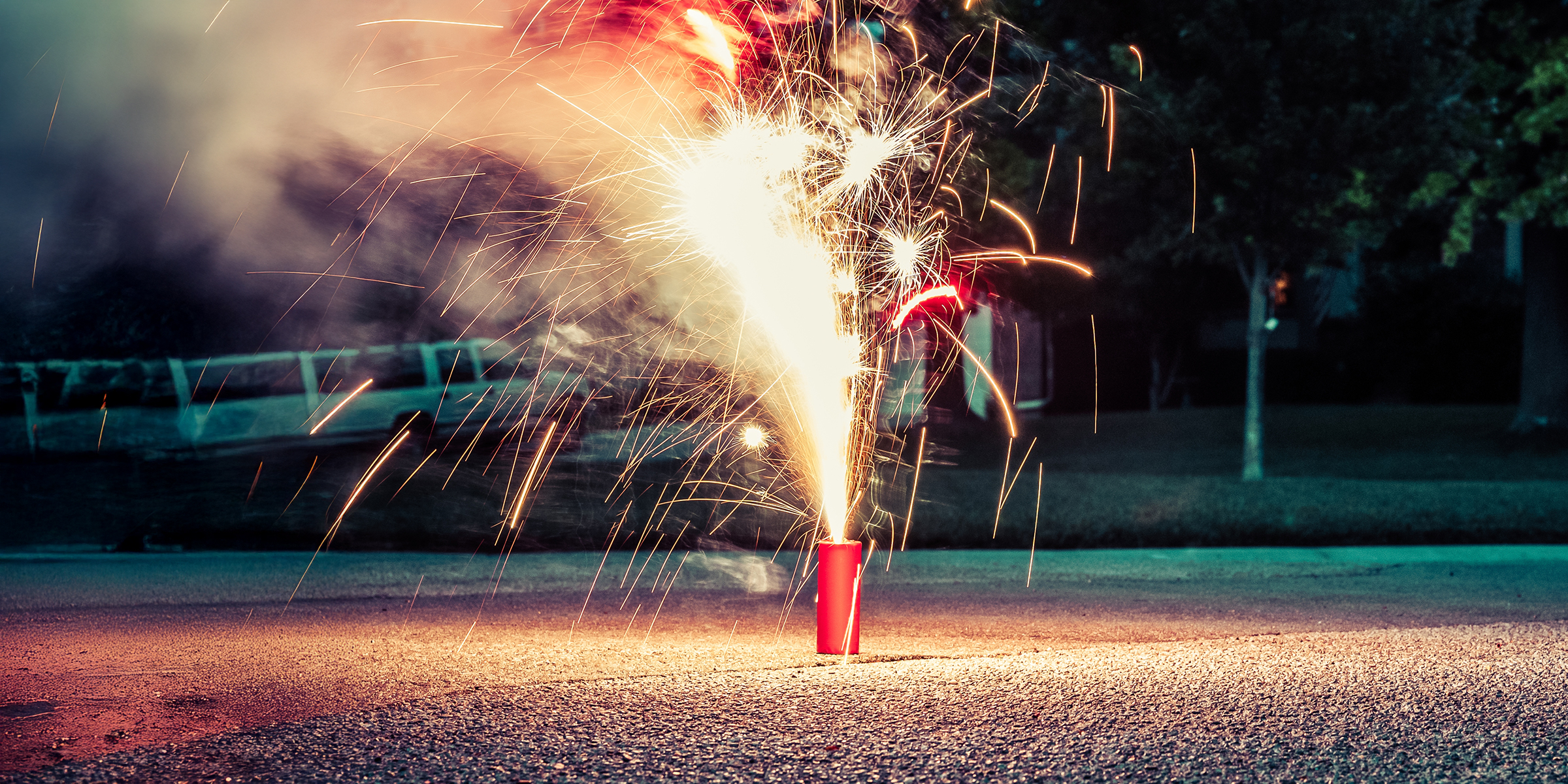 Unos fuegos artificiales encendidos | Fuente: Shutterstock