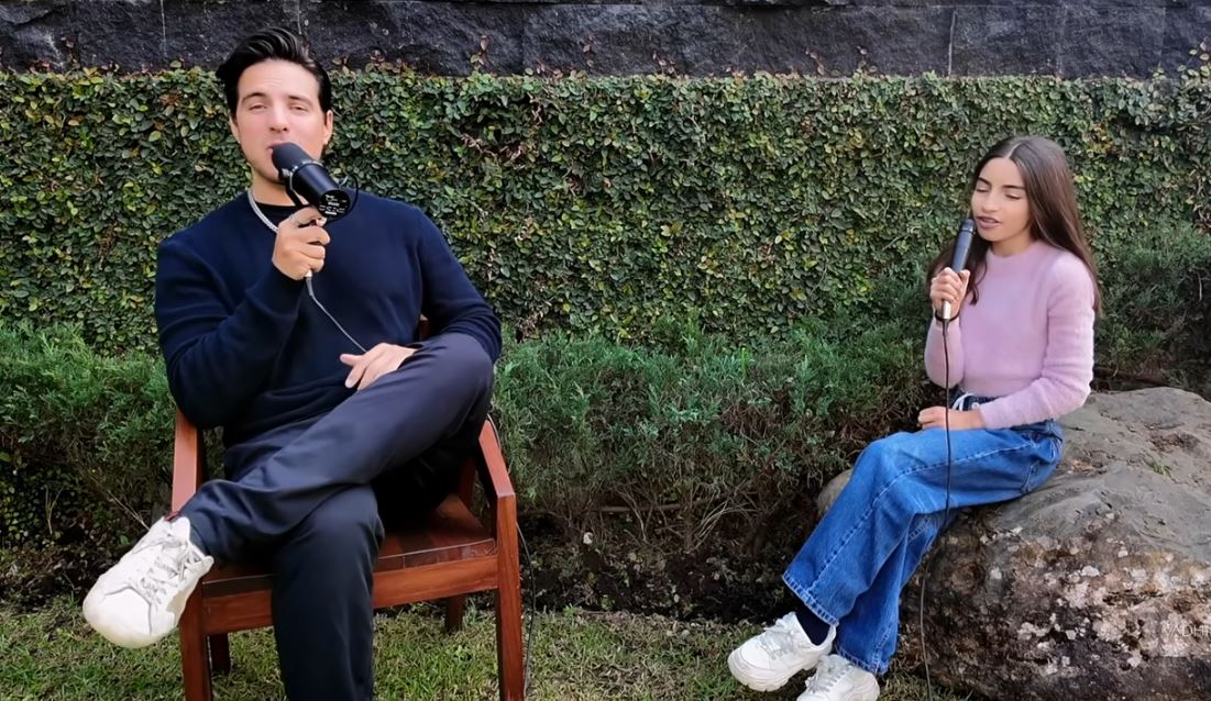 Vadhir y Aitana interpretan "Golden" | Fuente: YouTube/vadhirderbez