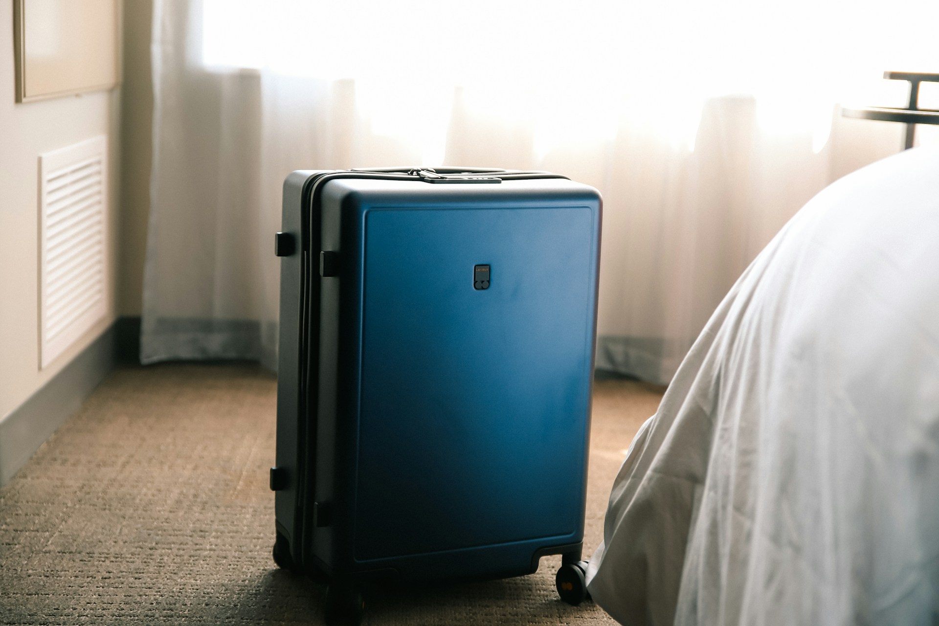 Una maleta en una habitación | Fuente: Unsplash