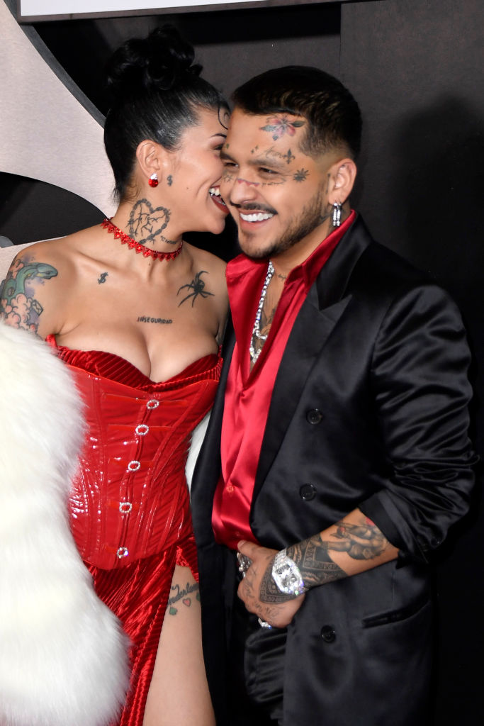 Cazzu y Christian Nodal asisten a la gala Persona del Año 2022 de La Academia Latina de la Grabación en honor a Marco Antonio Solís en el Michelob ULTRA Arena el 16 de noviembre de 2022 en Las Vegas, Nevada. | Foto: Getty Images