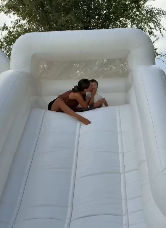 Barbie Vélez con su hijo Salvador en su cumpleaños de 3 | Fuente: Instagram/barbiepucheta