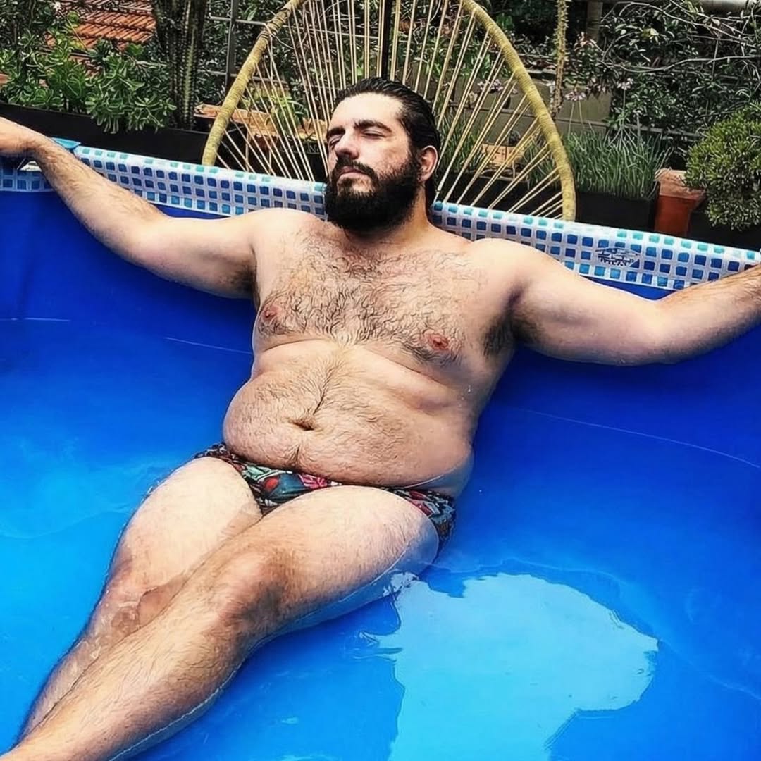 Marco Antonio Caponi relajado en una pileta | Fuente: Instagram/marcoacaponi