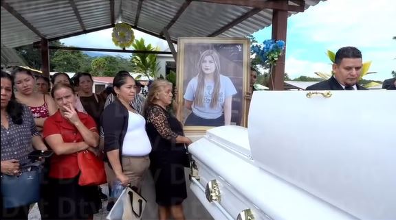 Familiares despiden a Josselin | Fuente: Facebook/dtvinforma