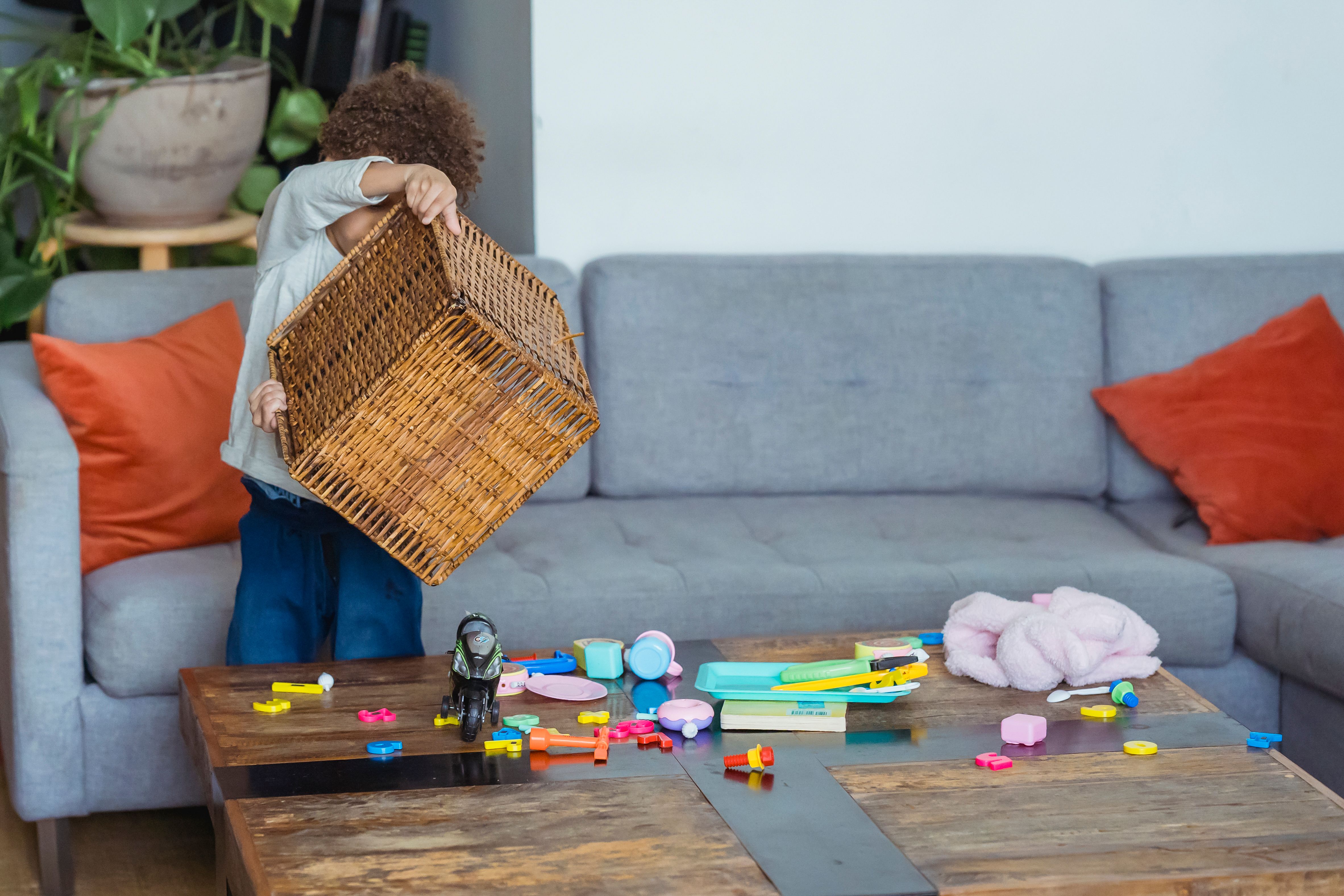 A kid playing with a basket | Source: Pexels