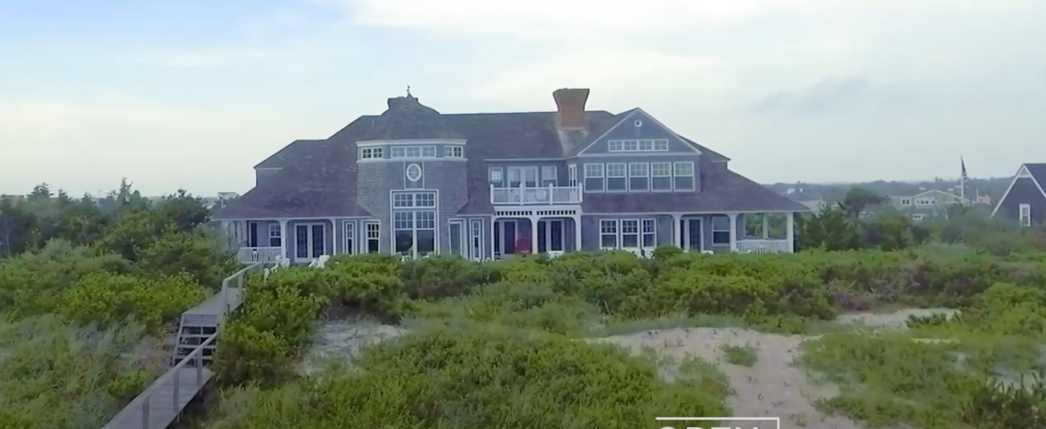 Vista de la casa de Susan Lucci y Helmut Huber en Long Island, Nueva York. | Fuente: YouTube/OpenHouseTV
