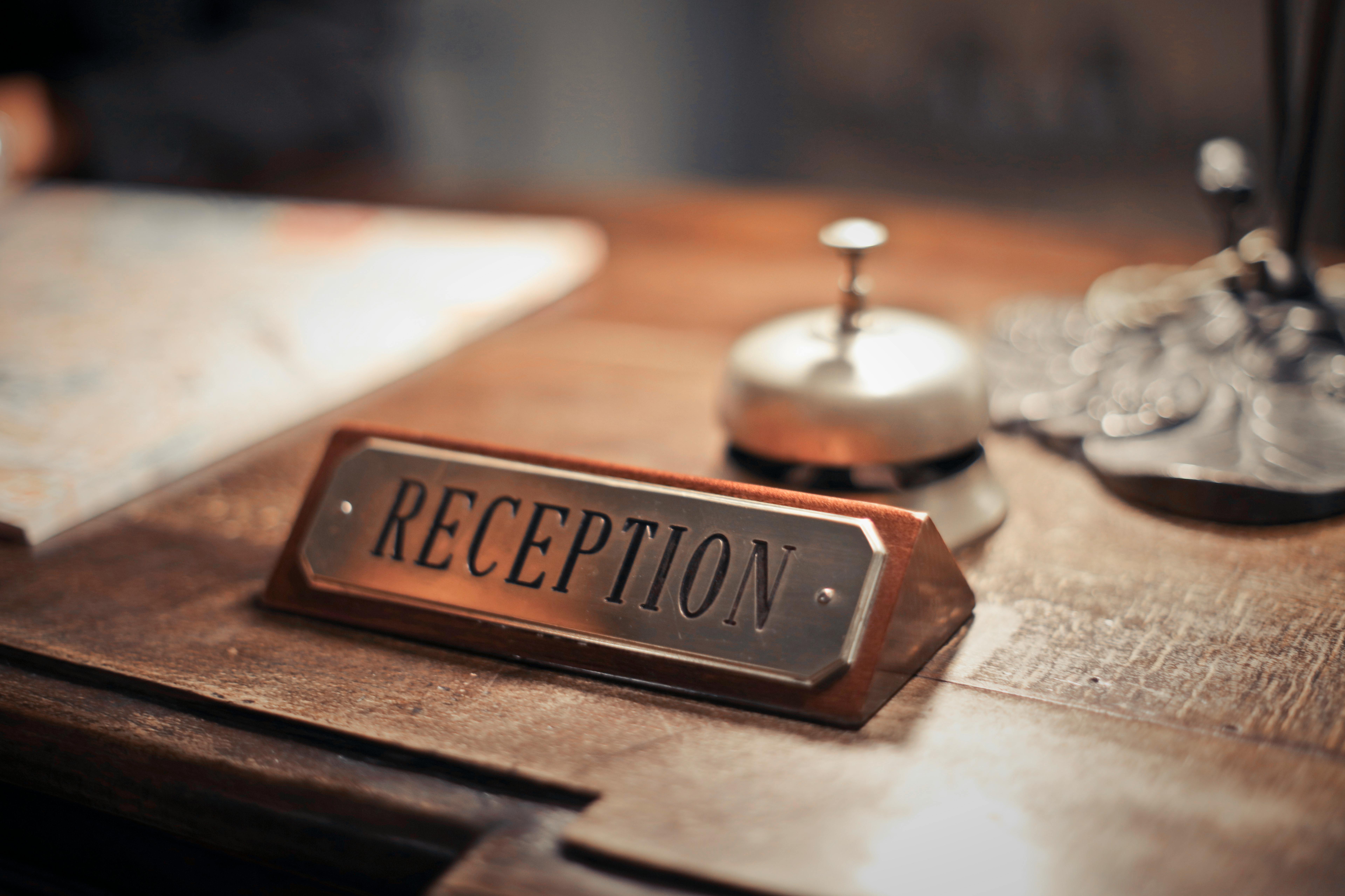 La recepción de un hotel | Fuente: Pexels