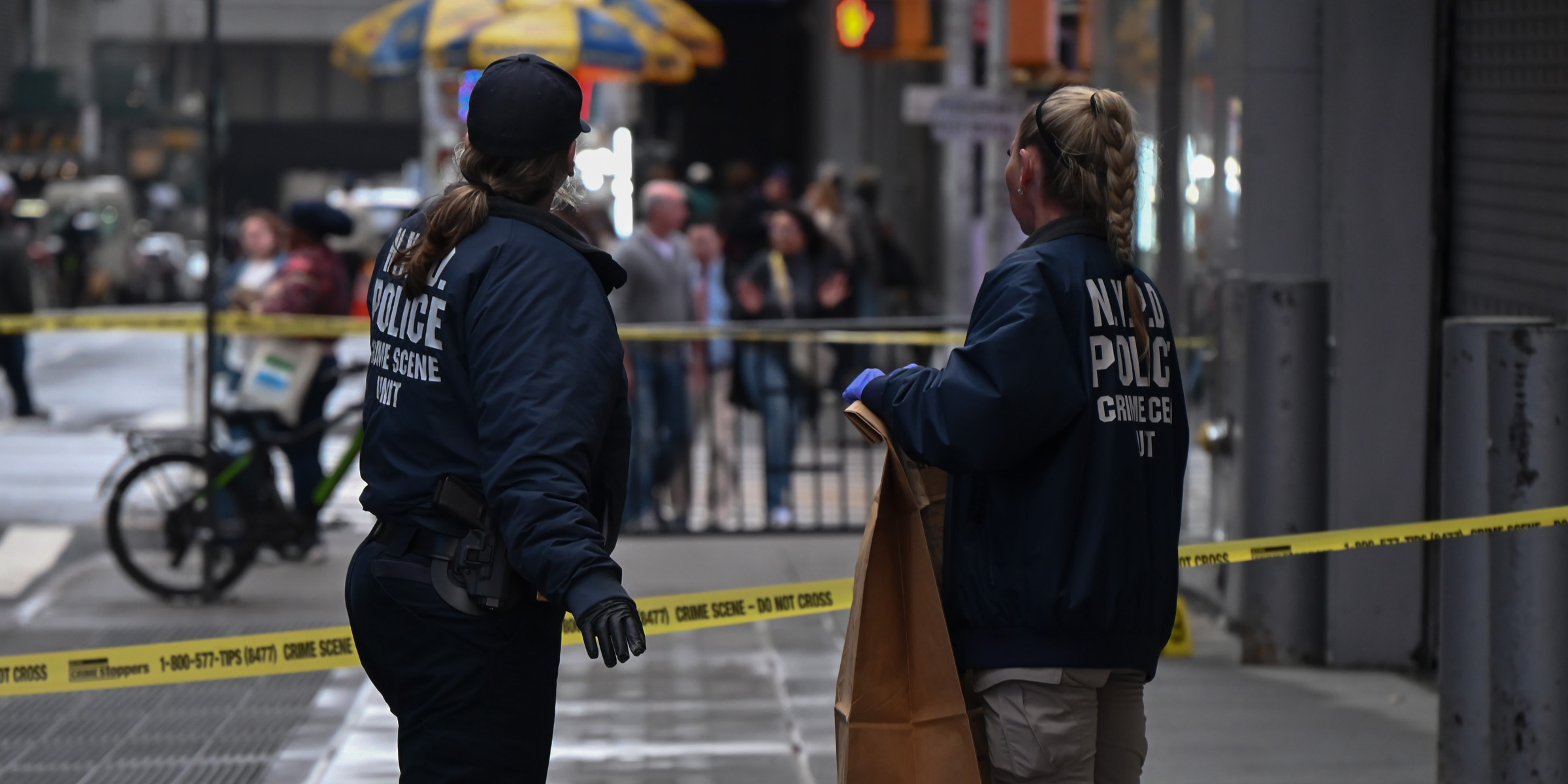 Dos oficiales de policía | Fuente: Getty Images
