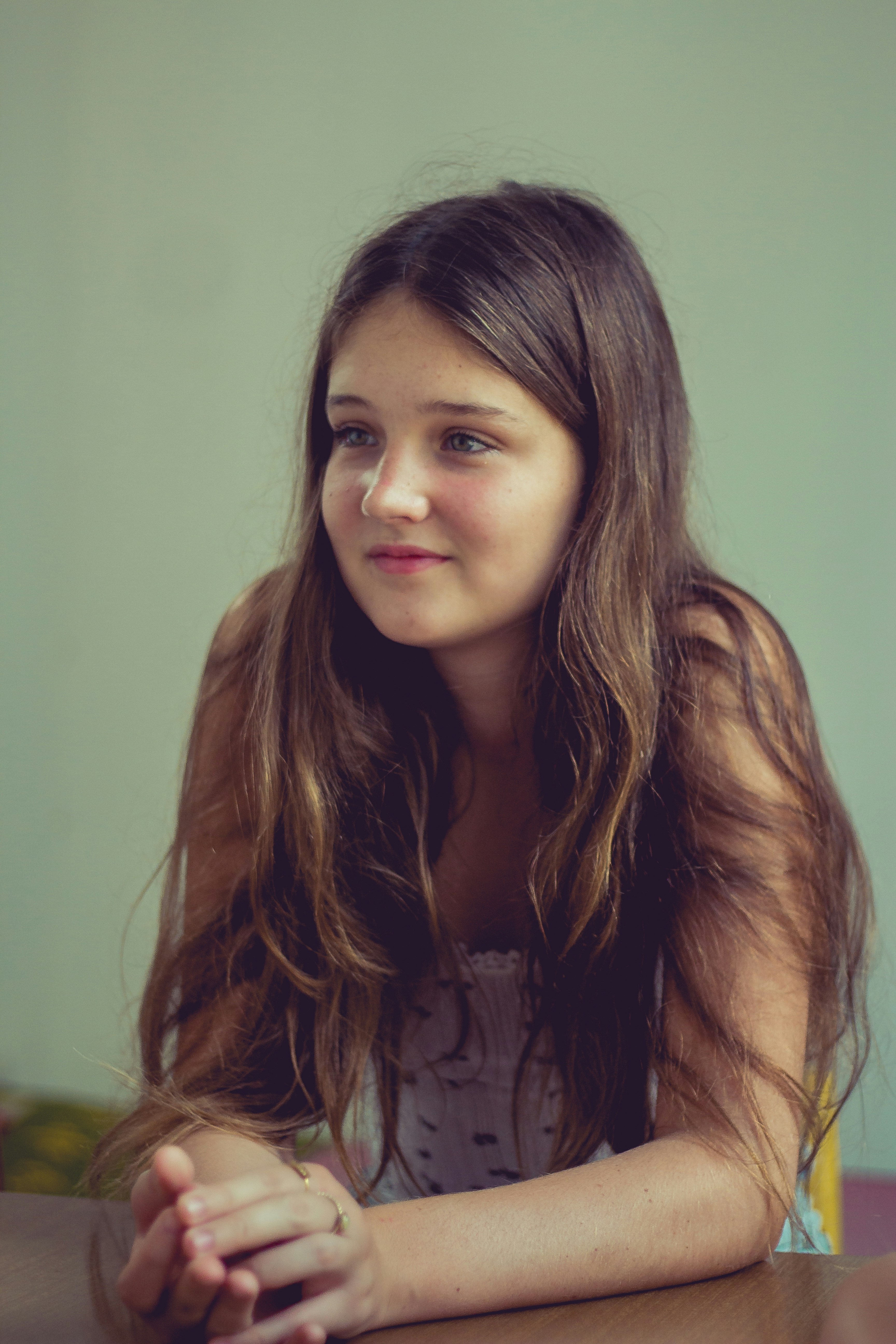 Una adolescente sonriente | Fuente: Unsplash