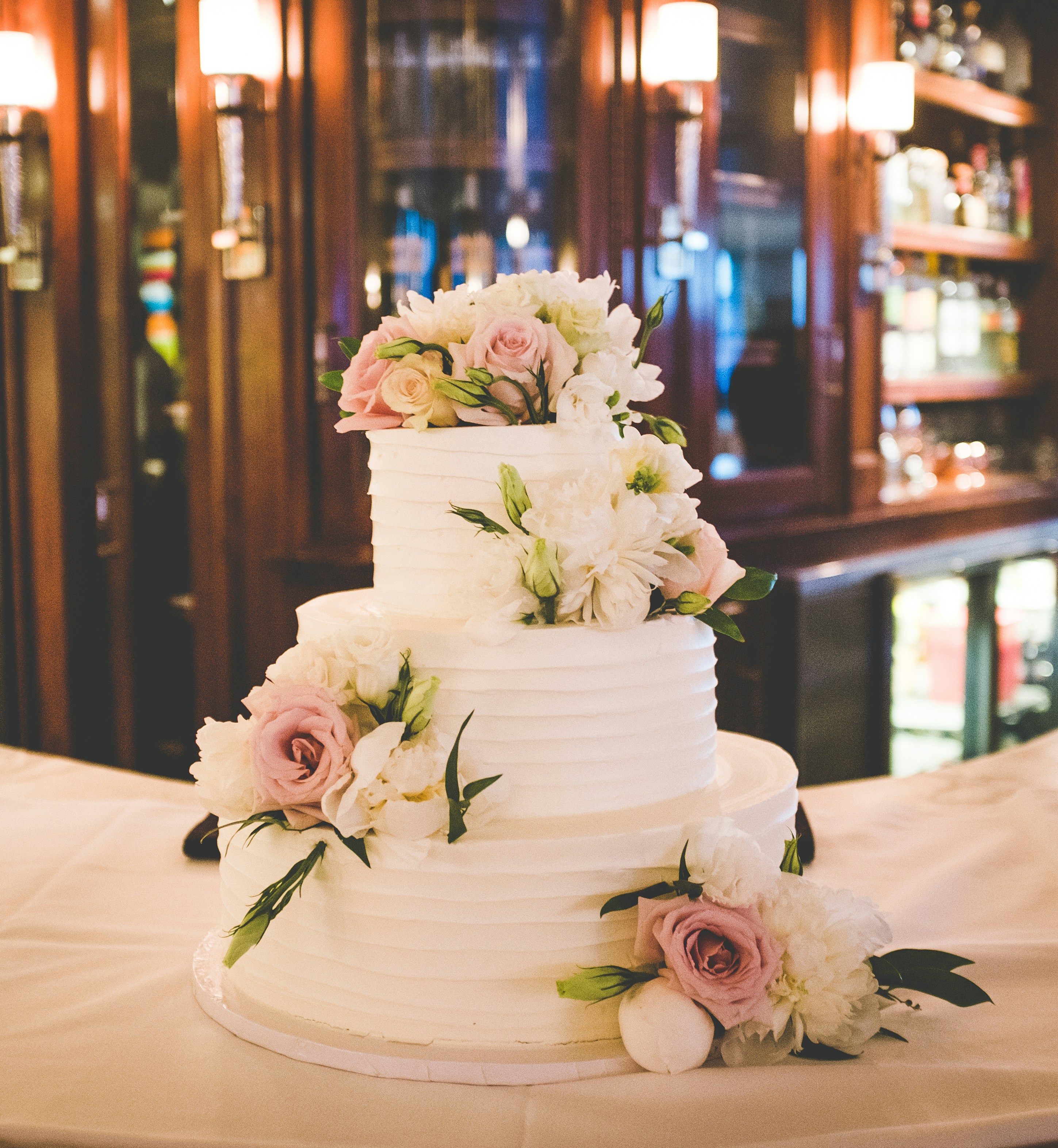 Un hermoso pastel de boda | Fuente: Unsplash