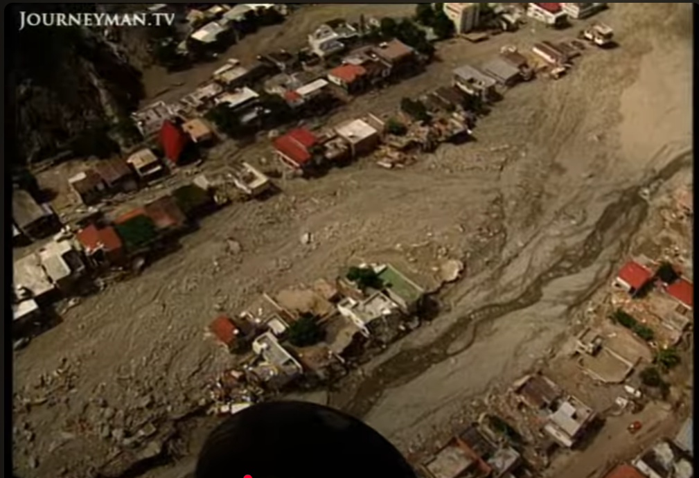 Tras la tragedia de Vargas, miles de personas quedaron sin hogar. | Fuente: YouTube/Journeyman Pictures.
