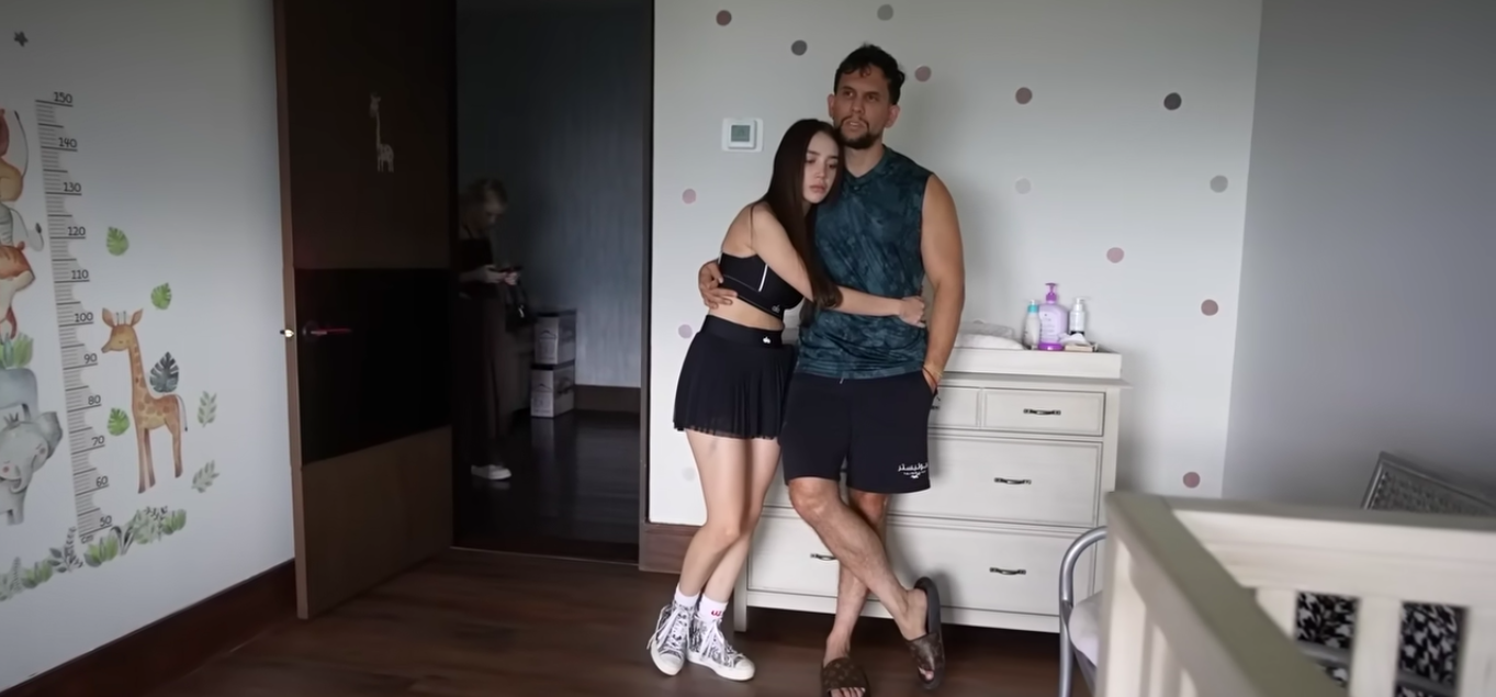 Alfredo Valenzuela y su esposa. | Foto: YouTube/Alfredo Valenzuela
