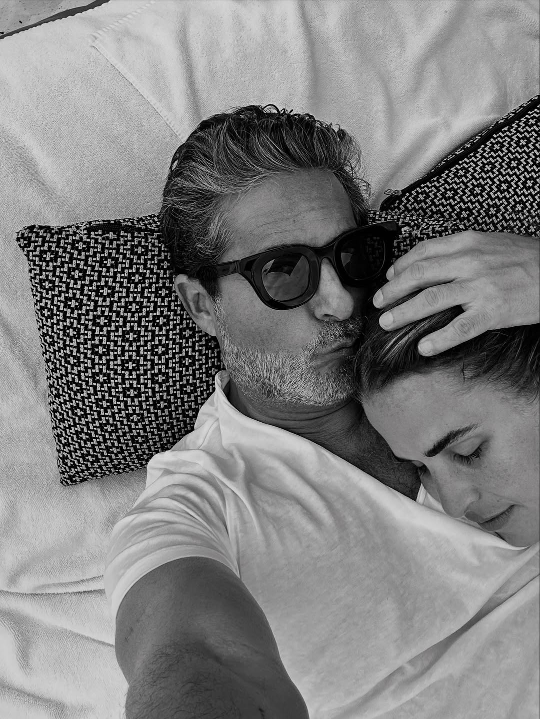 Raúl Araiza y Yaya en una foto blanco y negro. | Fuente: Instagram/@negroaraiza