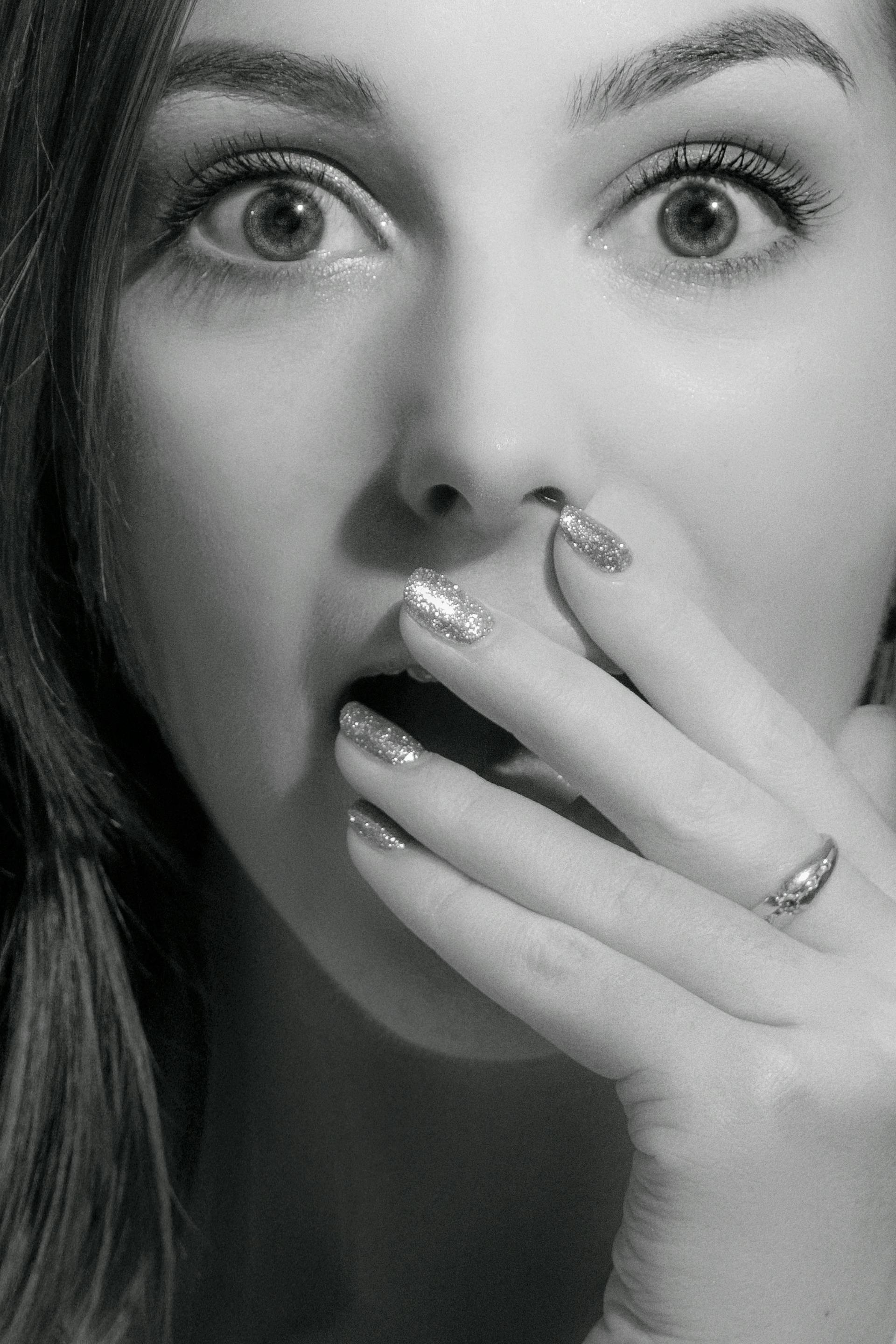 Una mujer asustada | Fuente: Pexels
