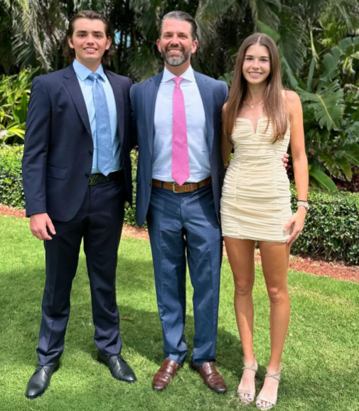 Kai Madison Trump con su hermano y su padre, en un post fechado el 12 de mayo de 2024 | Fuente: Instagram/donaldtrumpjr