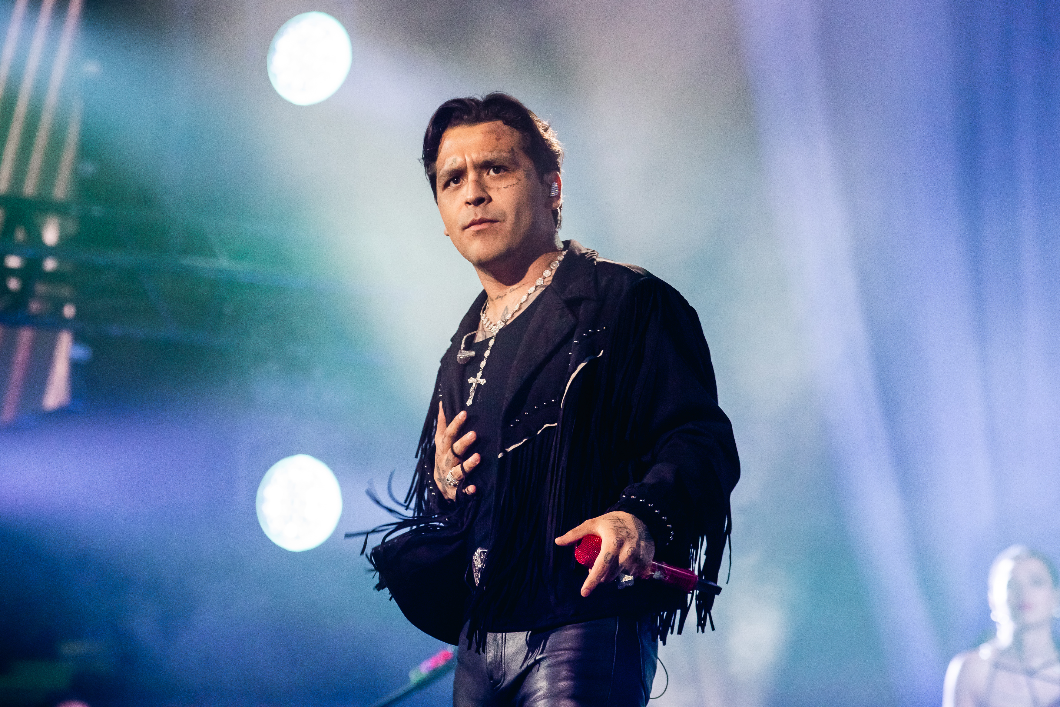 Christian Nodal se presenta durante un concierto en la Arena Monterrey el 23 de mayo de 2024 en Monterrey, México. | Fuente: Getty Images