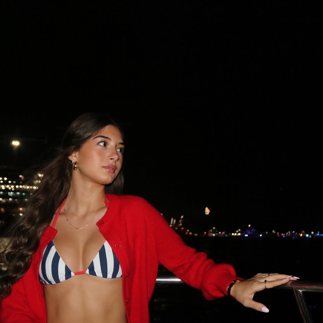 Kailey Levy, hija de William Levy y Elizabeth Gutiérrez, posando en bikini | Fuente: kaileylevy19