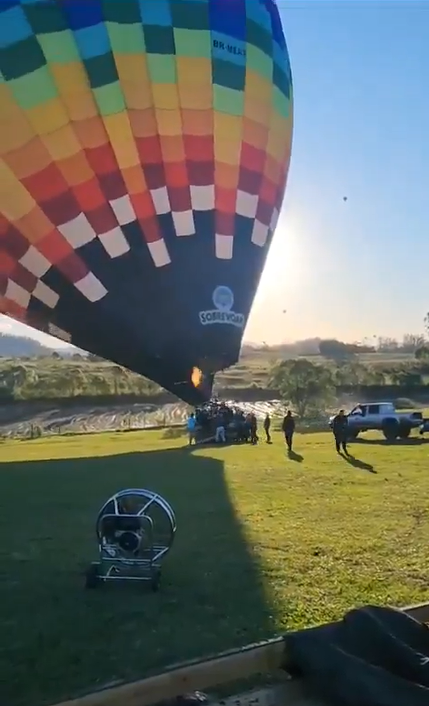 Globo aerostático antes de la tragedia en Praia Grande, Santa Catarina, Brasil. | Fuente: X/AlertaMundoNews