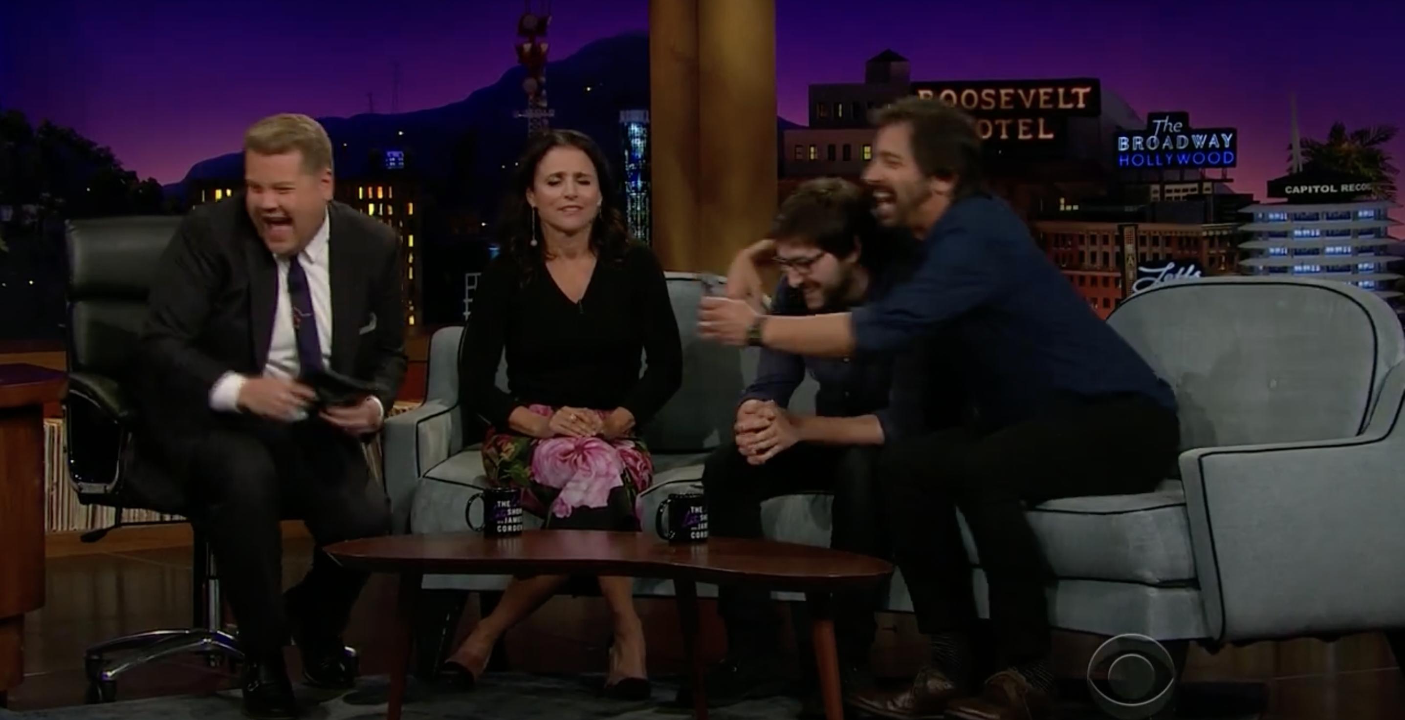 Ray Romano se burla de Gregory durante un episodio de