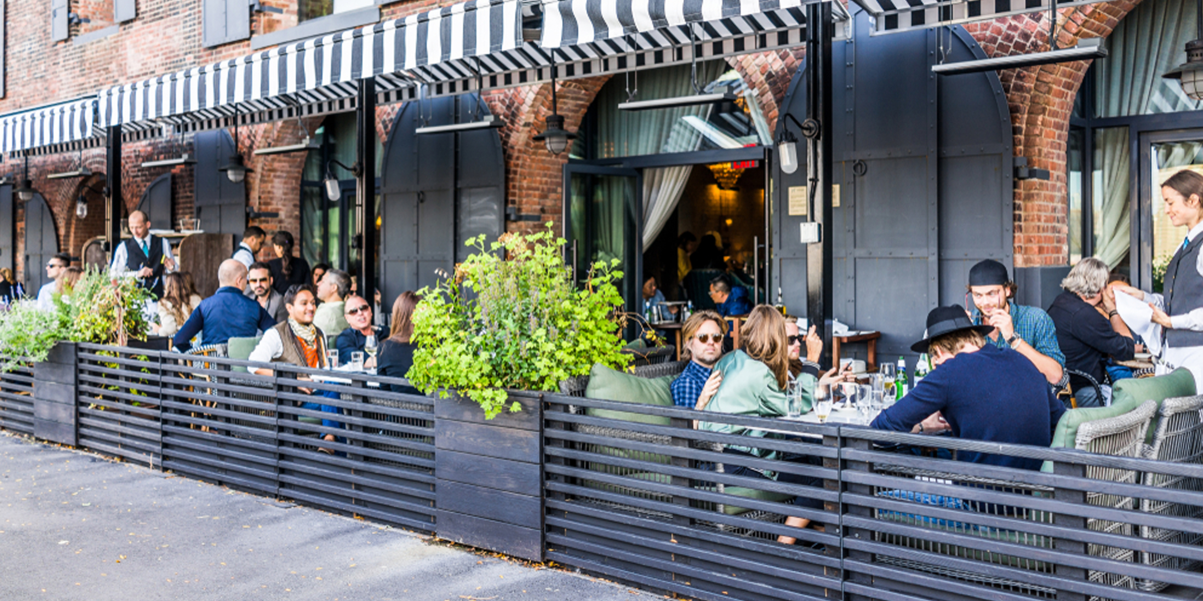 El exterior de un restaurante | Fuente: Shutterstock