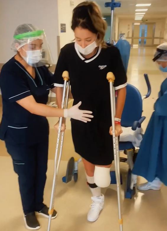 Daniela Álvarez realiza ejercicios de rehabilitación | Fuente: Instagram/danielaalvareztv