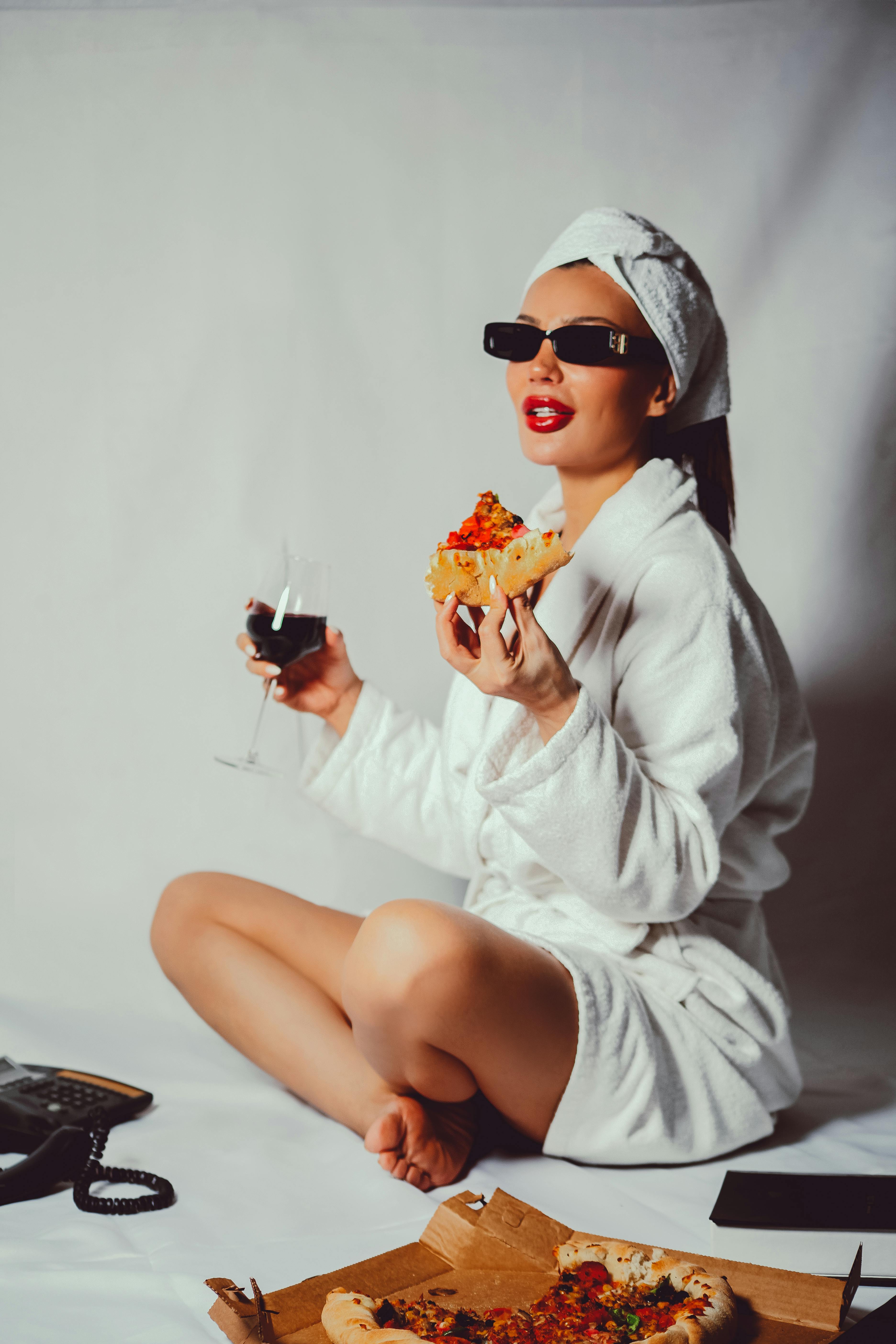 Una mujer disfrutando de una vida de lujo | Fuente: Pexels